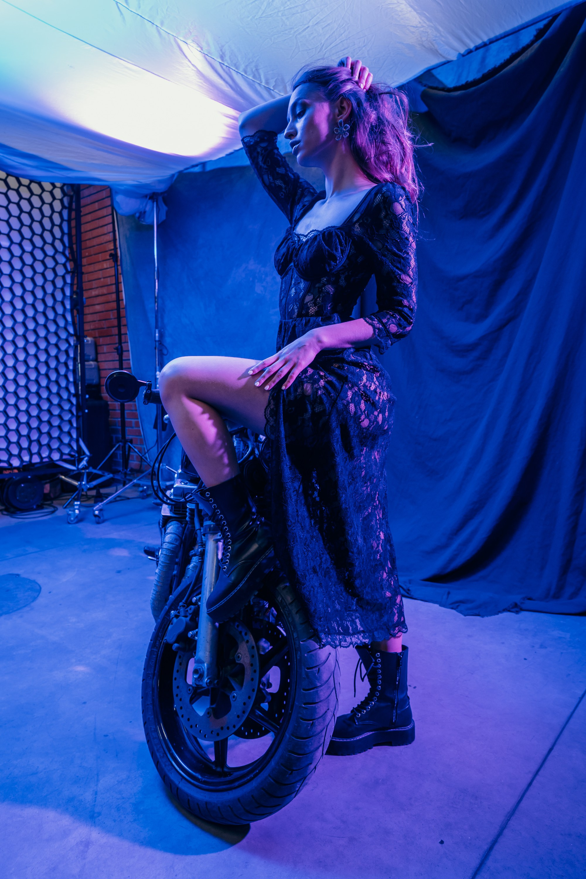 Девушки-байкеры — Фотосессия с мотоциклом в Питере. Свадебный, семейный, портретный, репортажный фотограф в Санкт-Петербурге