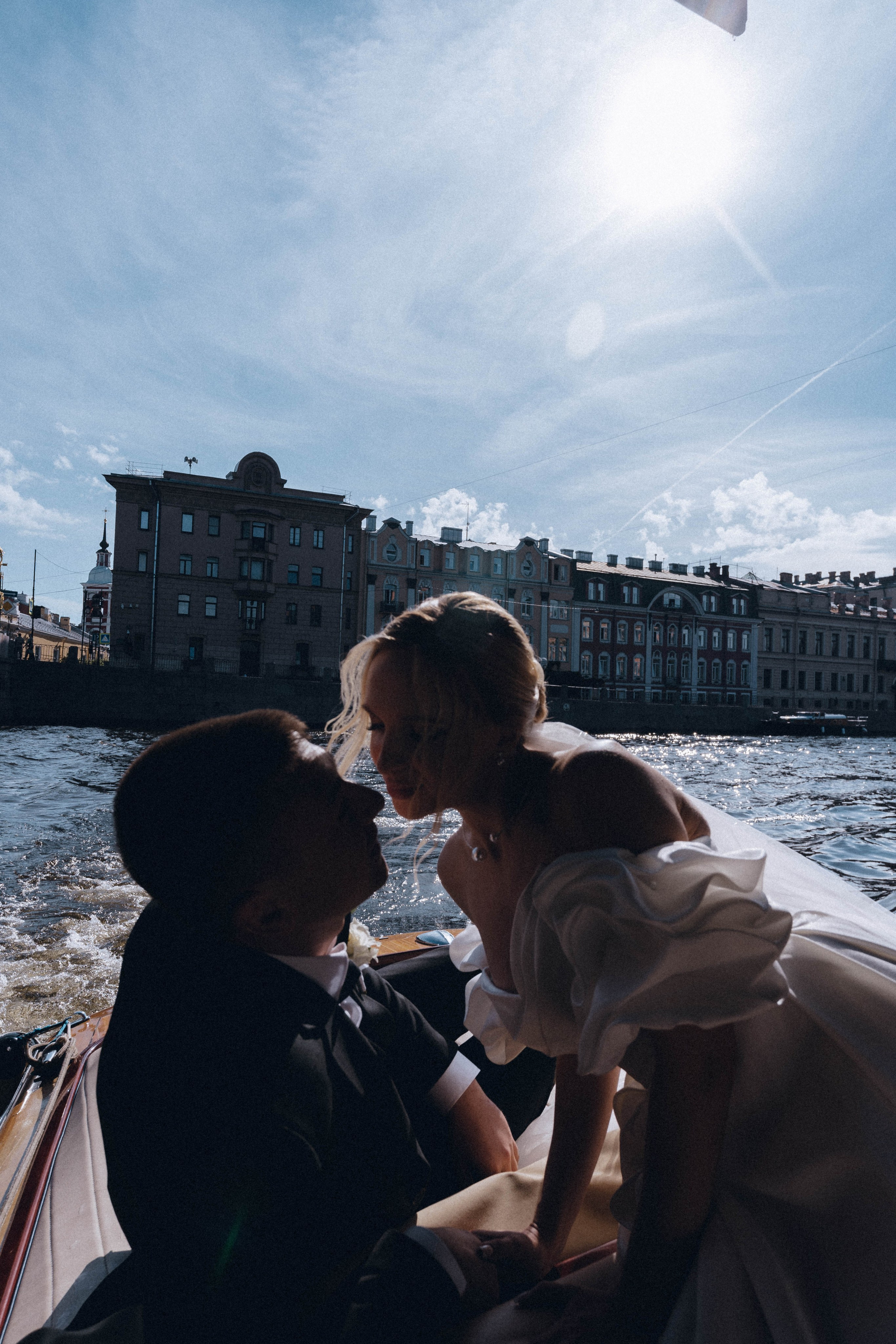 СВАДЕНБНАЯ СЬЕМКА НА КАТЕРЕ ПО КАНАЛАМ САНКТ-ПЕТЕРБУРГА И В АКВАТОРИИ НЕВЫ. Профессиональный фотограф, Санкт-Петербург — Виктория Богомолова