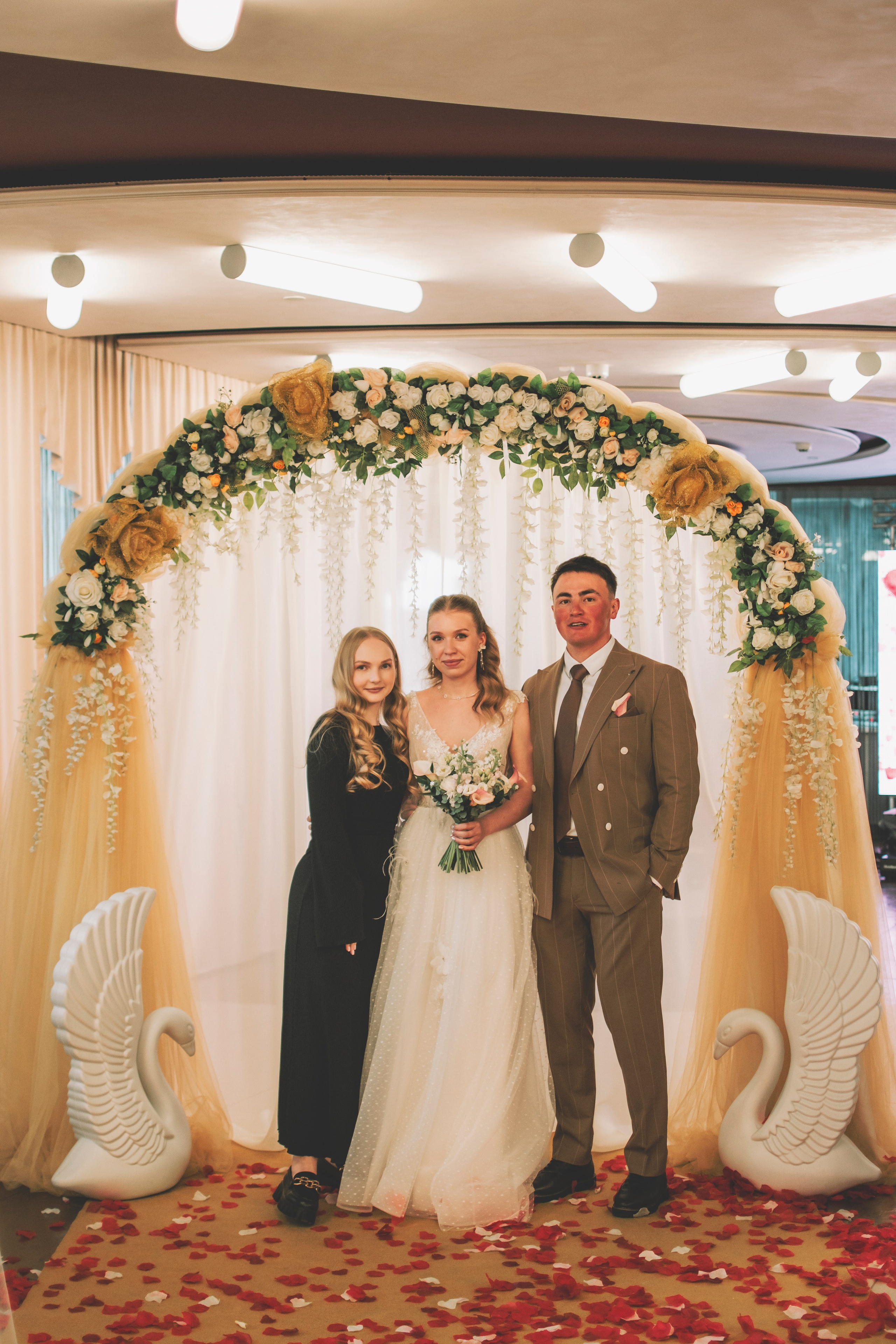 Альберт и Анастасия (Студийная фотосессия, роспись в ДК Нефтяник + фотосессия с гостями). Семейный и свадебный фотограф Губкинский и Ставрополь