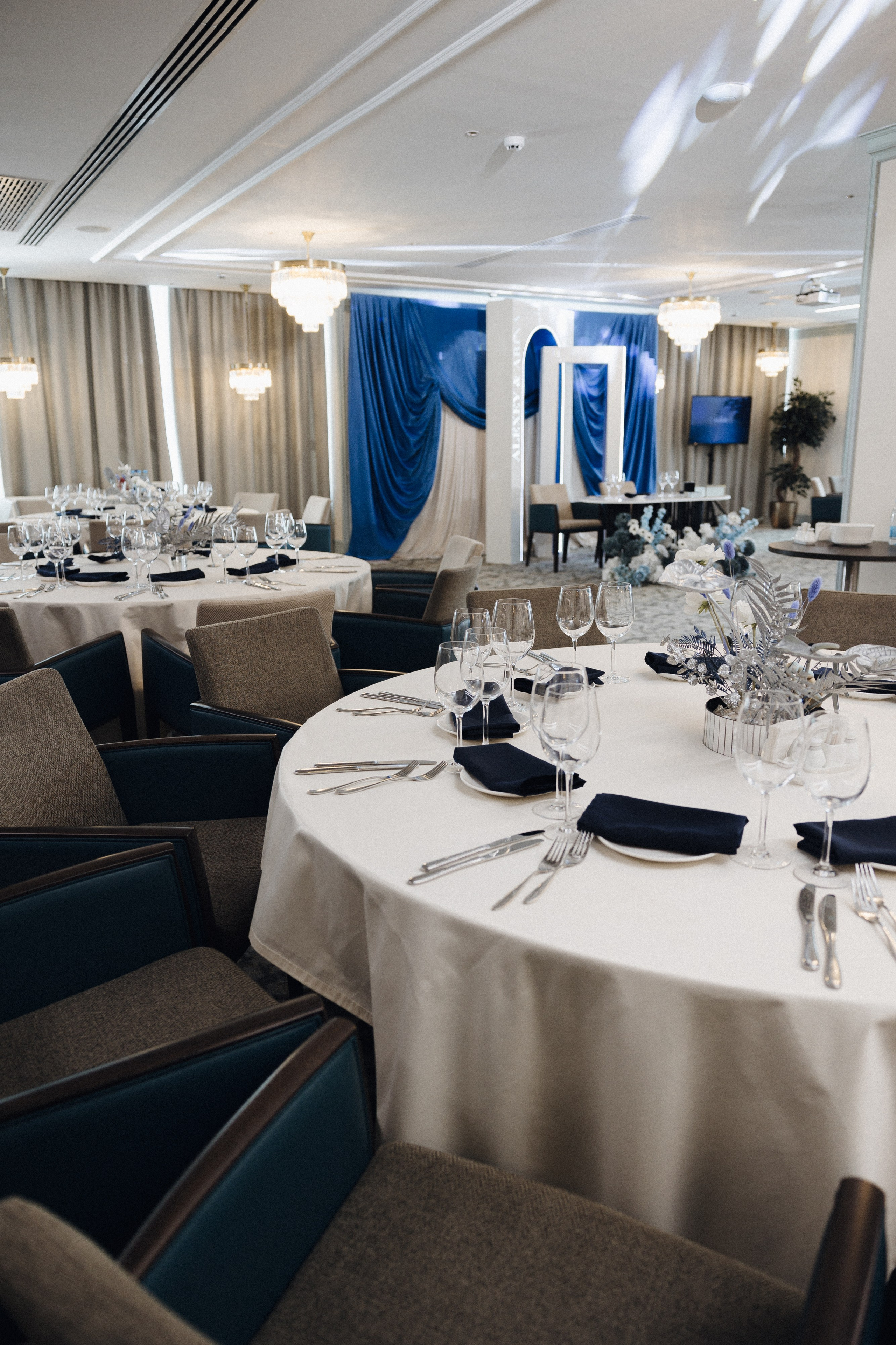 АРИНА И ЛЕША. ЧЕЛСИТИ. Свадебный и индивидуальный фотограф в Челябинске Евгения Негодяева