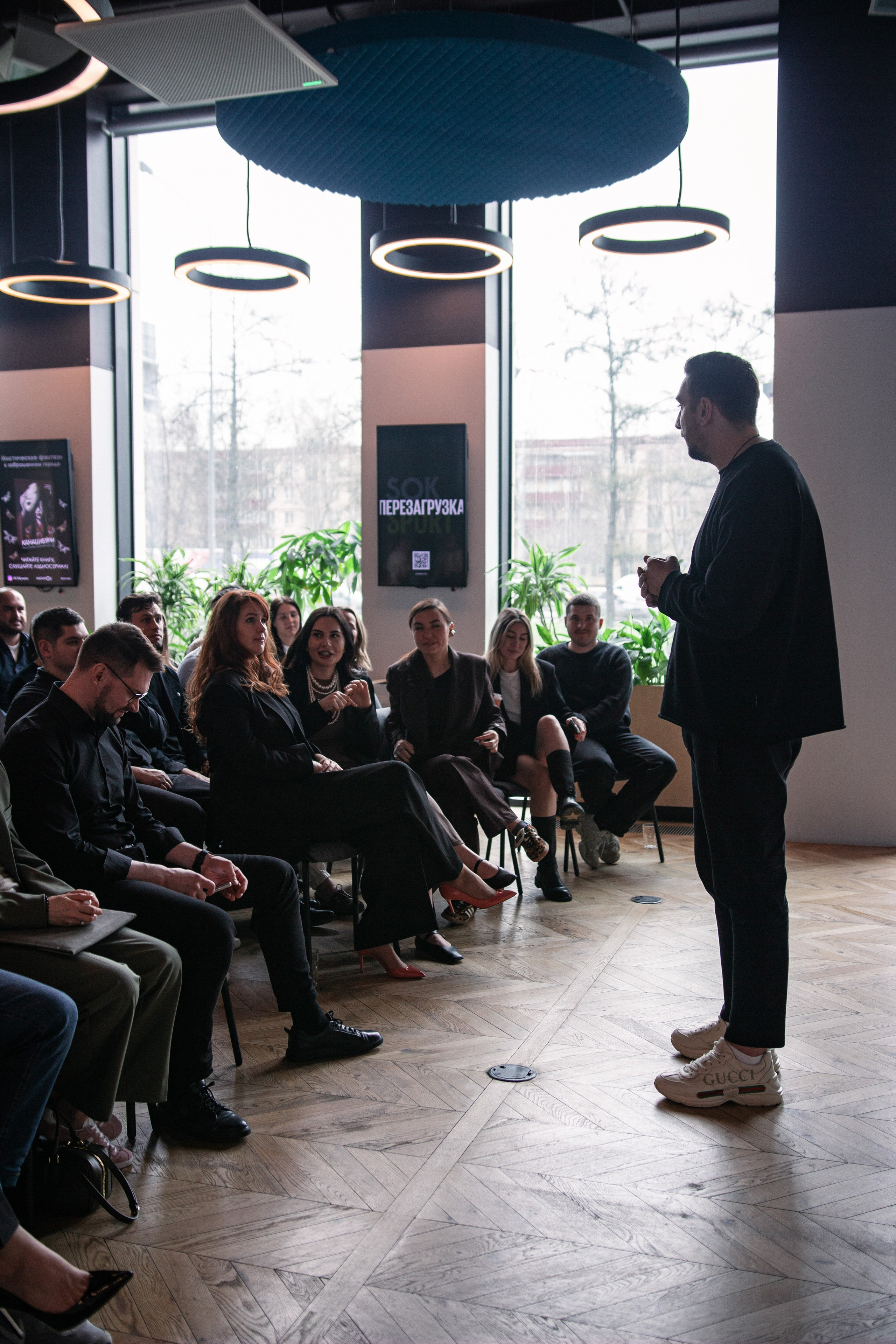 Планерка компании недвижимости. Фотограф Москва — личные фотосессии, лавстори в студии