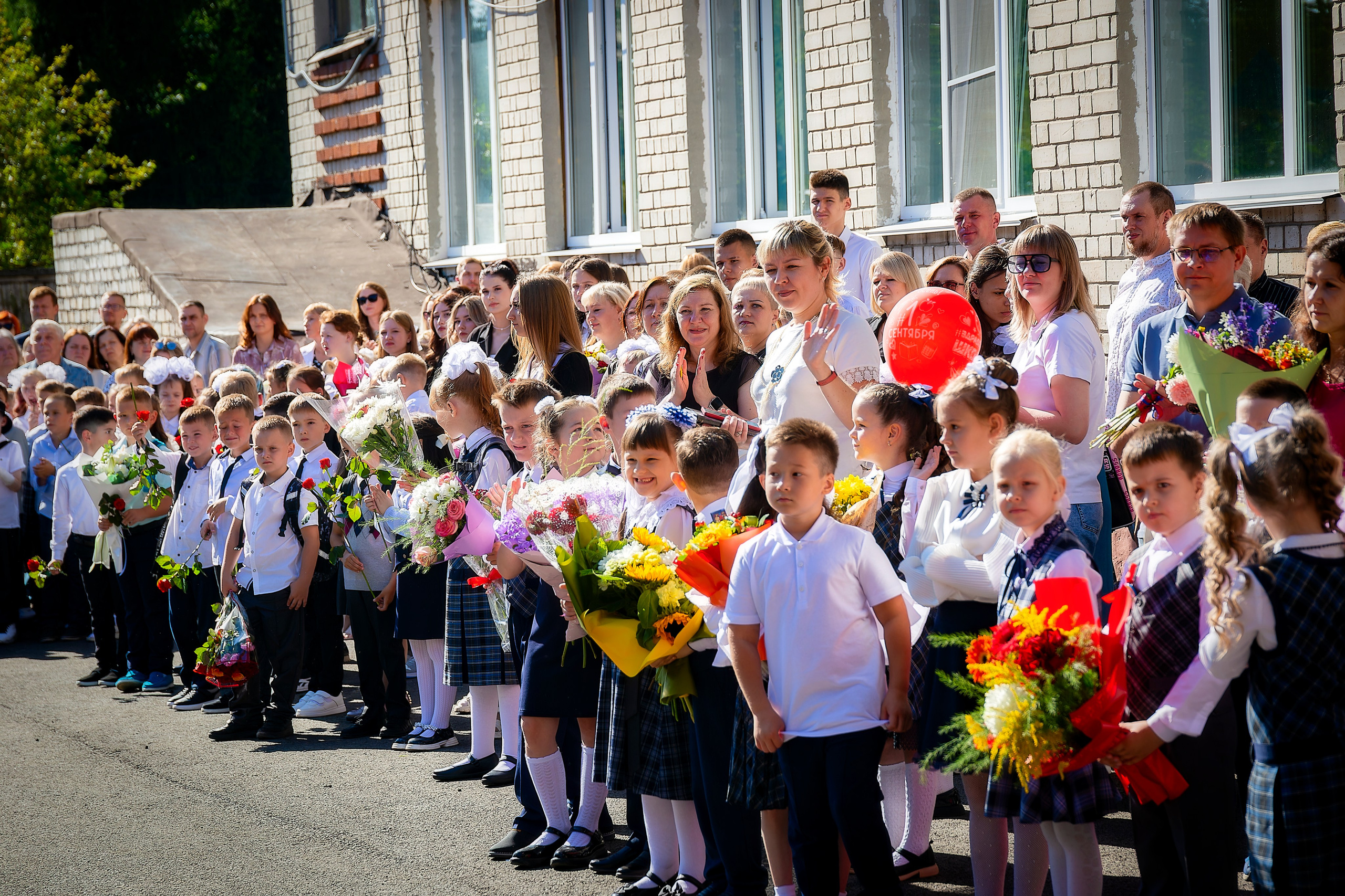 1 Сентября. Школа № 135. Лев Постнов.Фотограф. Нижний Новгород