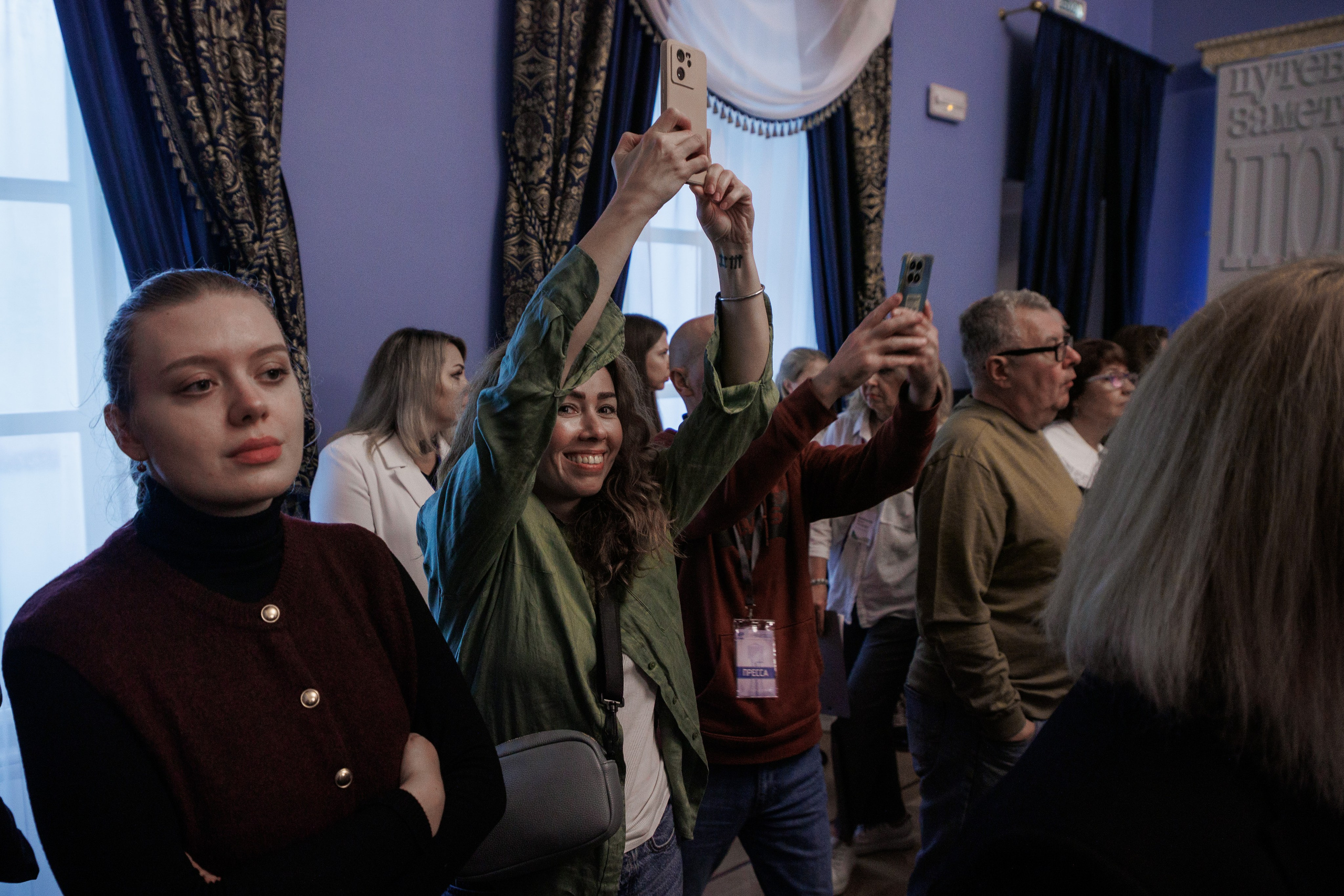 Открытие экспозиции «Путевые заметки. Привал». Фотограф городских и семейных событий Артем Карпухин