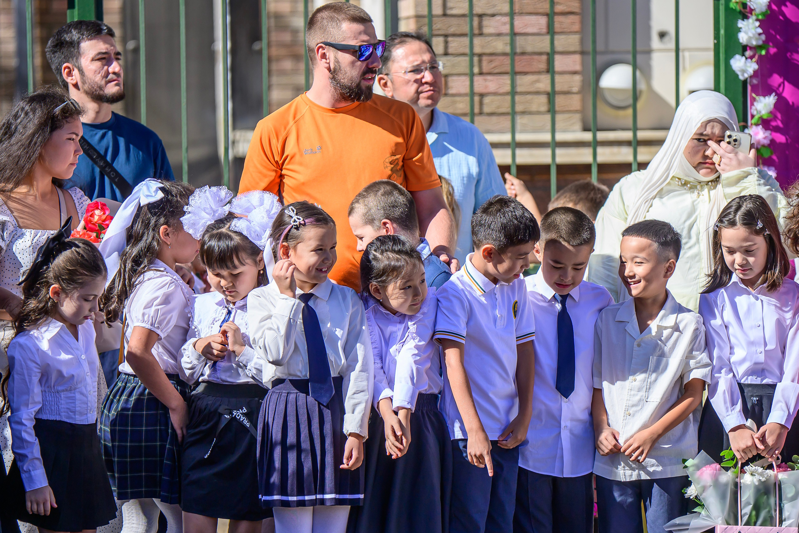 Фотосъемка мероприятия  1 Сентября в Abay International Shool. Фотограф в Алматы Егор Поленов