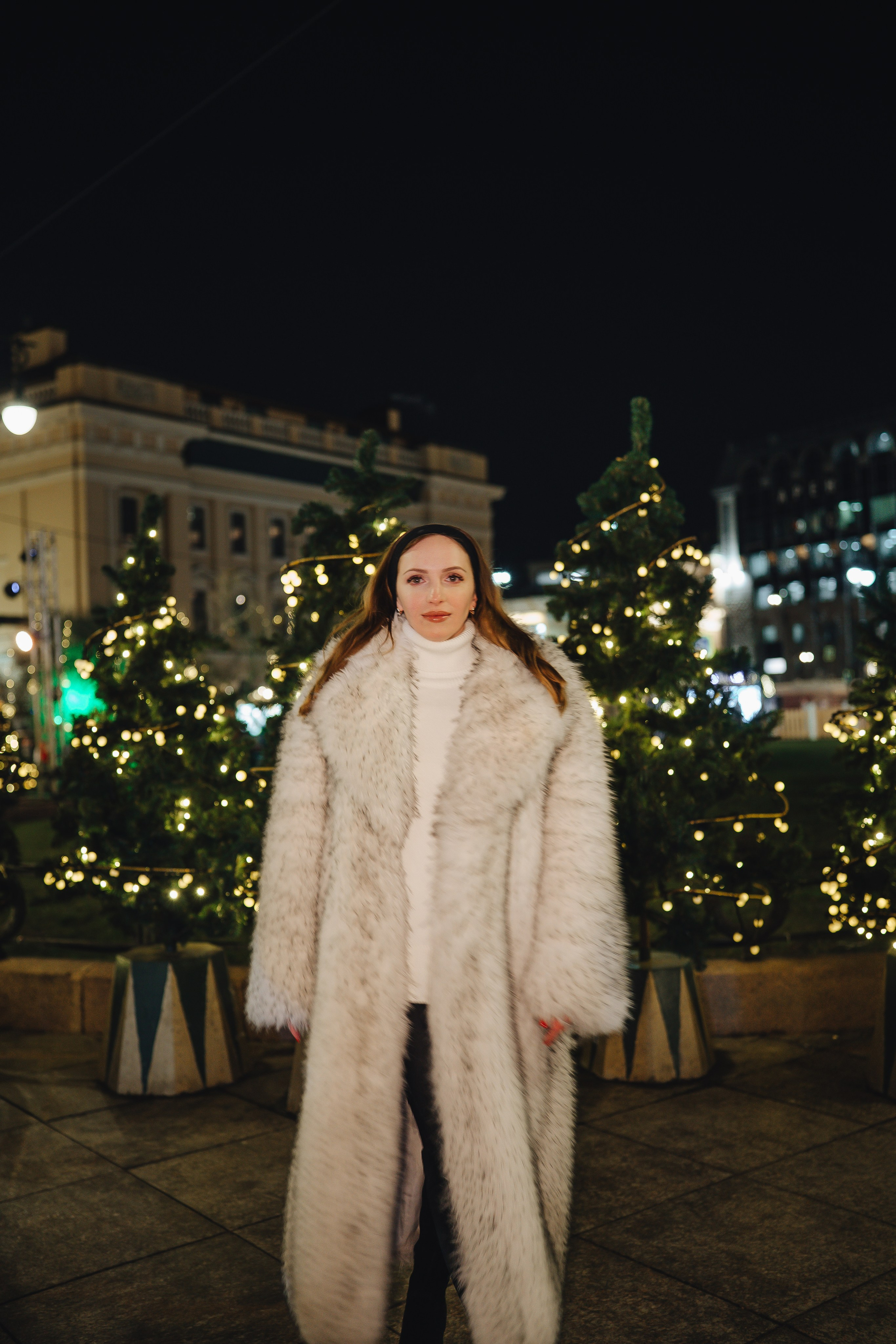 ПРОГУЛКА НА МАНЕЖНОЙ ПЛОЩАДИ ДЛЯ ДЕВУШКИ ПЕРЕД НОВЫМ ГОДОМ (НОВОГОДНЯЯ ФОТОСЕССИИЯ НА МАНЕЖНОЙ ПЛОЩАДИ). Профессиональный фотограф, Санкт-Петербург — Виктория Богомолова