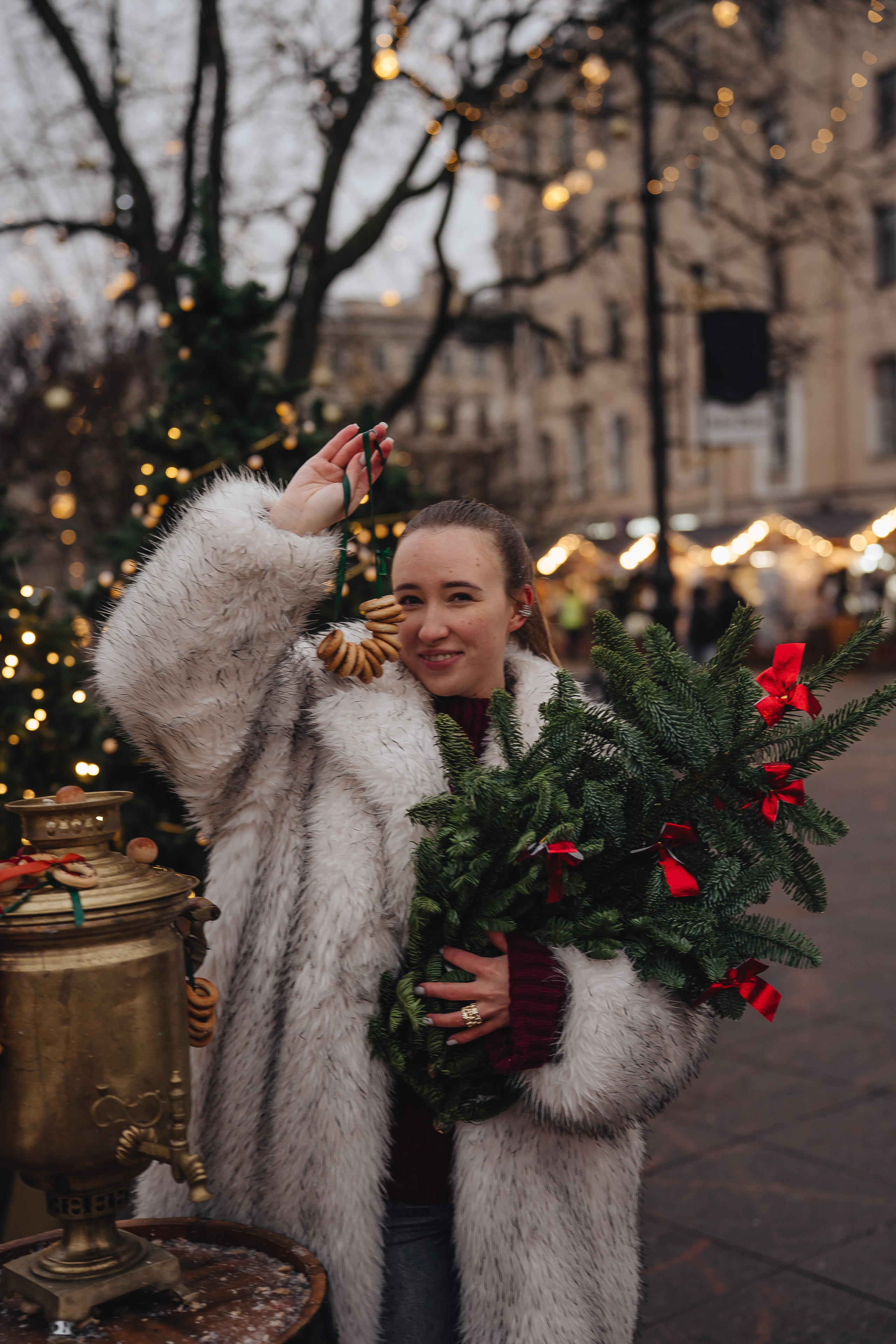 ПРОГУЛКА НА МАНЕЖНОЙ ПЛОЩАДИ ДЛЯ ДЕВУШКИ ПЕРЕД НОВЫМ ГОДОМ (НОВОГОДНЯЯ ФОТОСЕССИИЯ НА МАНЕЖНОЙ ПЛОЩАДИ). Профессиональный фотограф, Санкт-Петербург — Виктория Богомолова