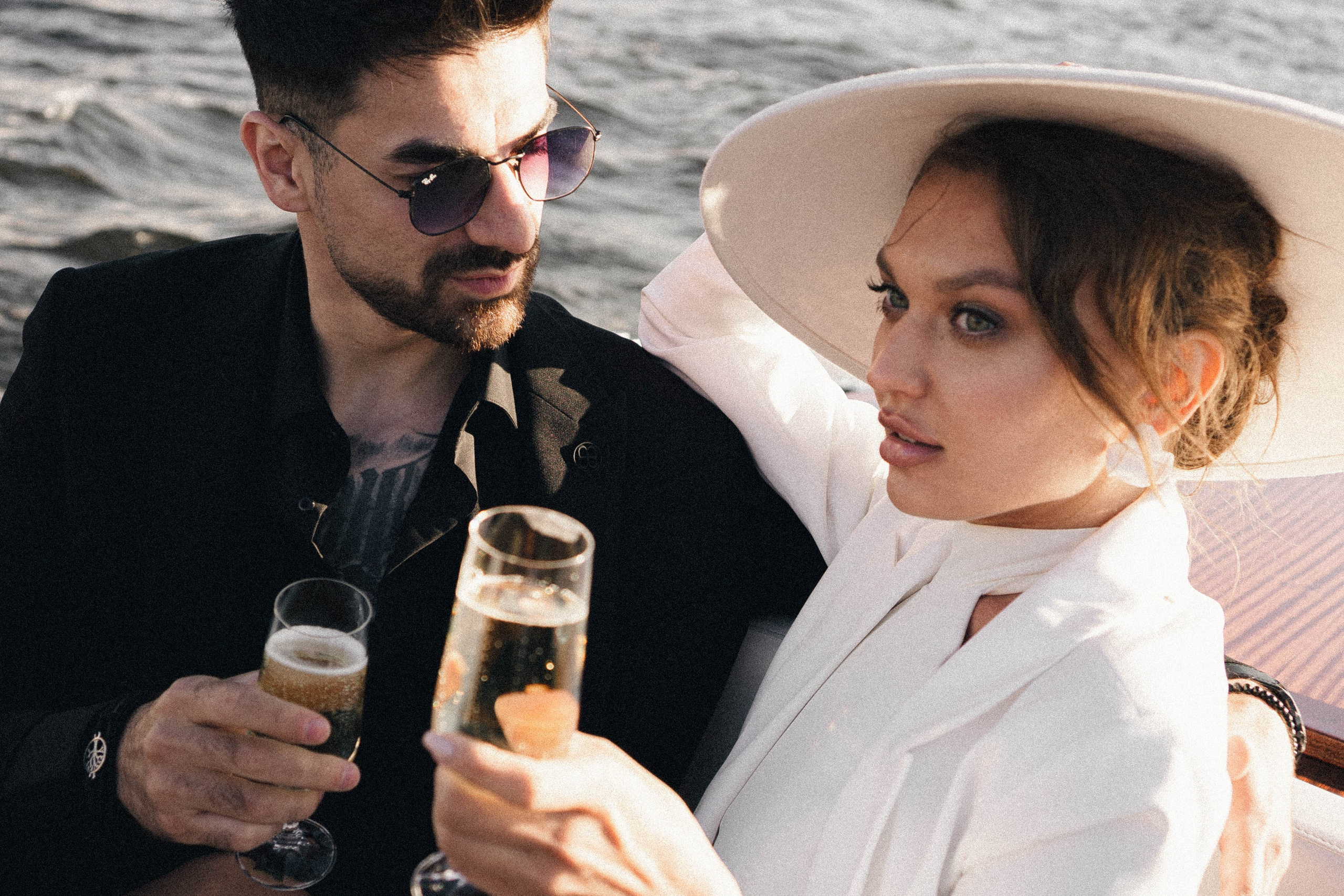 СВАДЕНБНАЯ СЬЕМКА НА КАТЕРЕ ПО КАНАЛАМ САНКТ-ПЕТЕРБУРГА И В АКВАТОРИИ НЕВЫ. Профессиональный фотограф, Санкт-Петербург — Виктория Богомолова