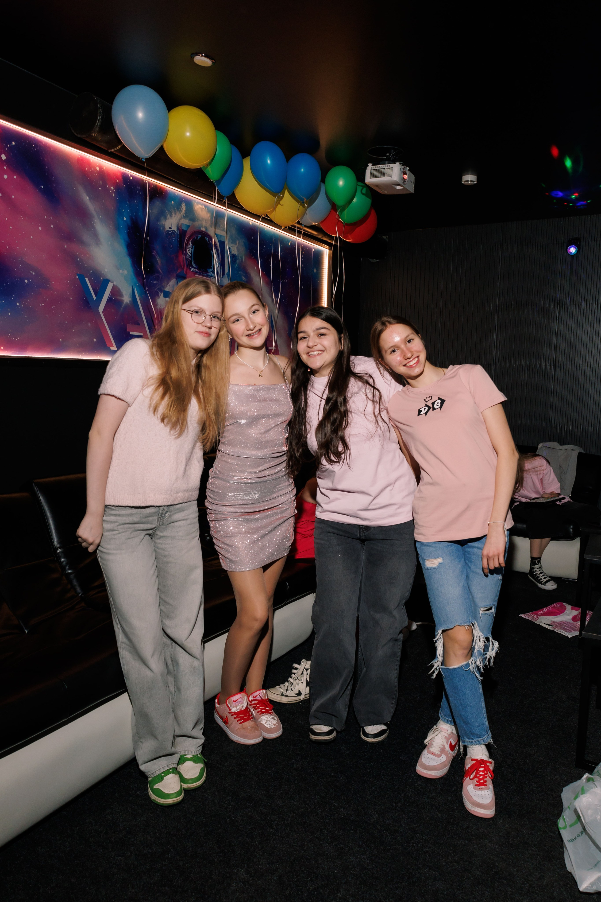 День Рождения в караоке. Фотограф в Москве Дмитрий Емельянов