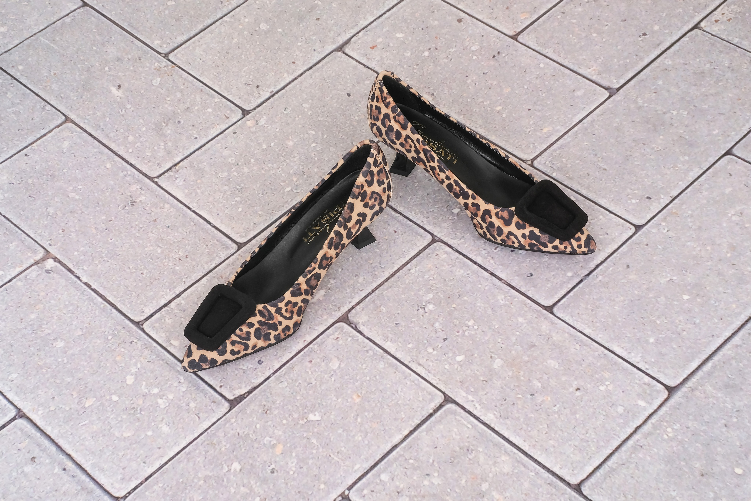 Заказывайте качественную студийную съемку обуви для своего сайта. Учтем все пожелания. Фотостудия Ольги Гурьяновой.