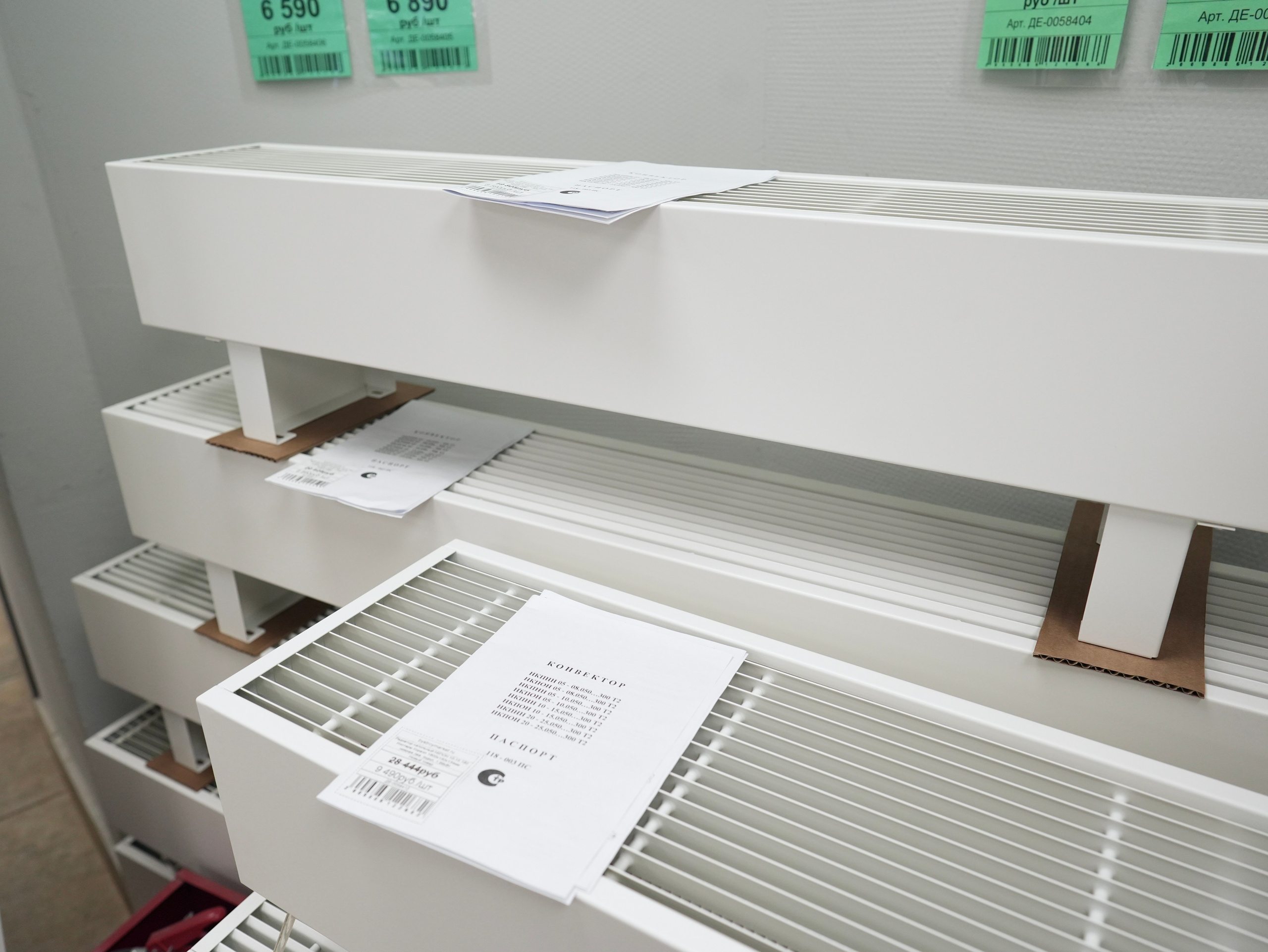 Напольные радиаторы водяные Isoderm Коралл. Строительный магазин низких цен Экономкин