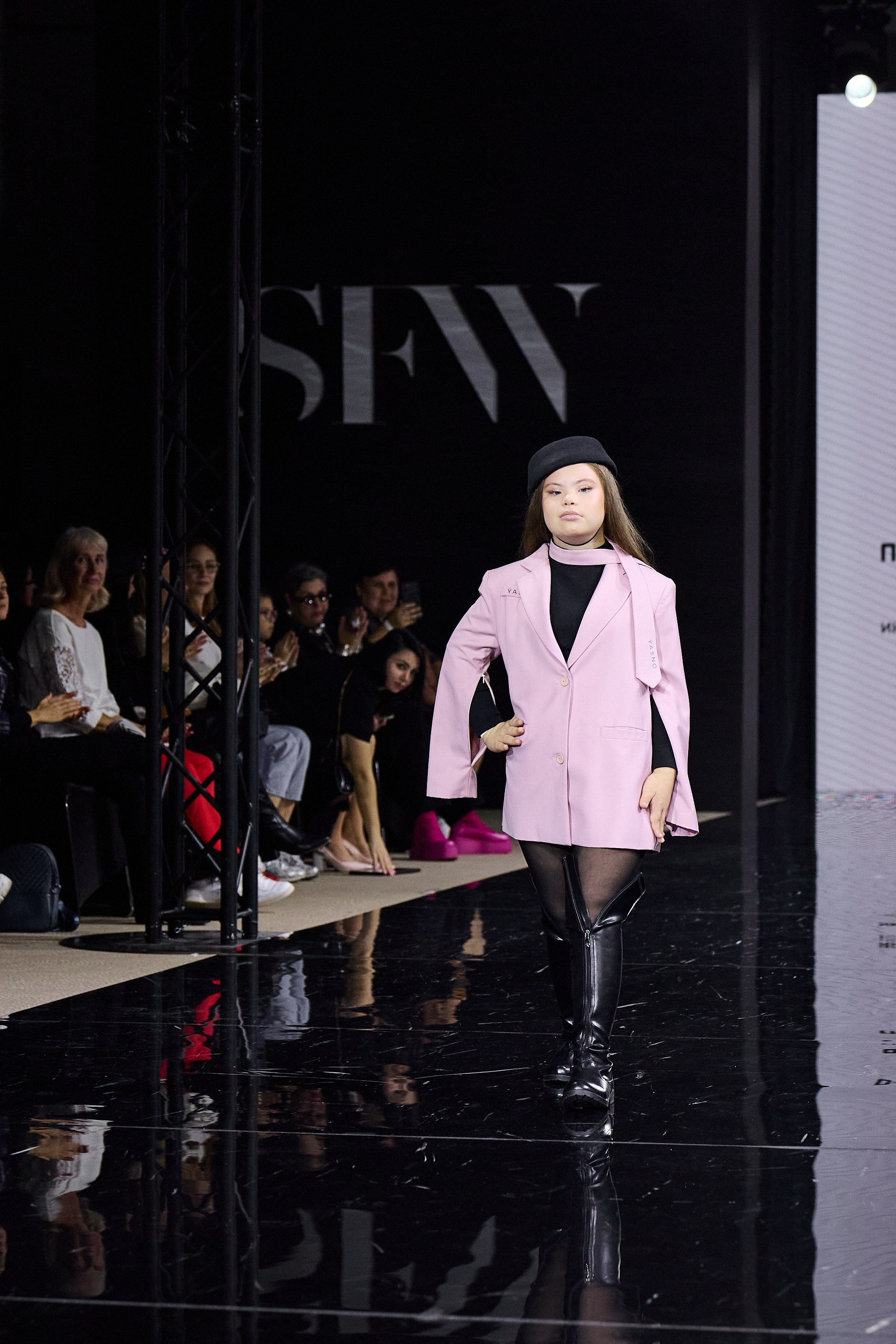 Sochi Fashion Week 2025. Профессиональный фотограф в Сочи Виктория Джой. Обучение