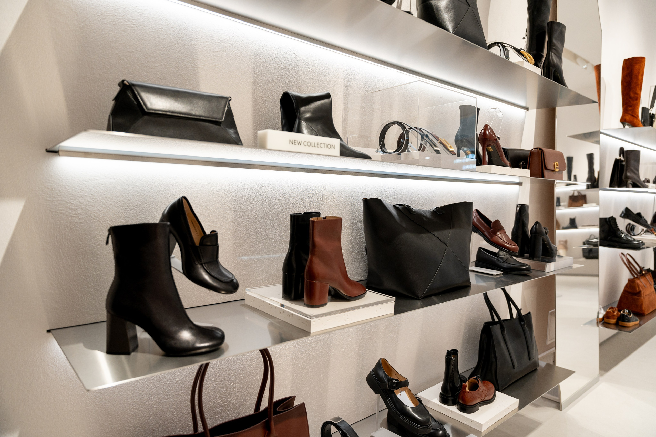 Интерьерная фотосъемка магазина Ekonika в Краснодаре — обувной бренд Профессиональная фотосъемка Ekonika — фирменный магазин в Краснодаре. Шедевры для Вас! Фотограф и Видеограф в Краснодаре Пахиев Руслан