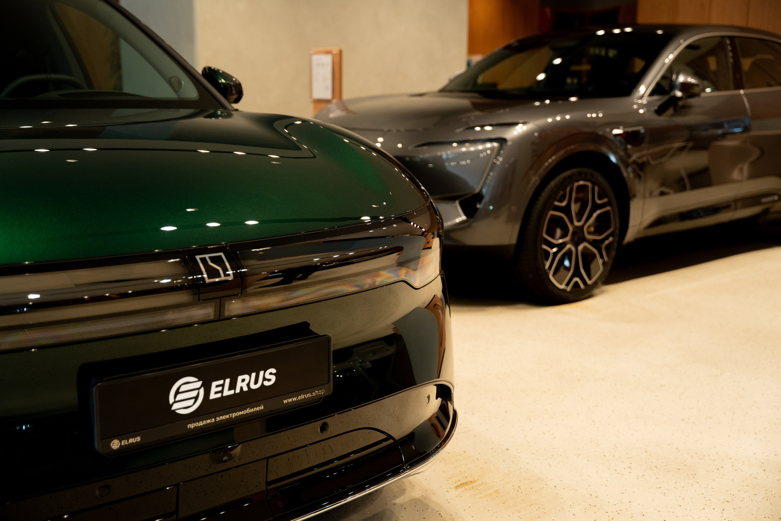 Интерьерная фотосъемка автосалона Elrus в Краснодаре. Zeekr, LiXiang Профессиональная фотосъемка интерьера премиум-автосалона в Краснодаре. Шедевры для Вас! Фотограф и Видеограф в Краснодаре Пахиев Руслан