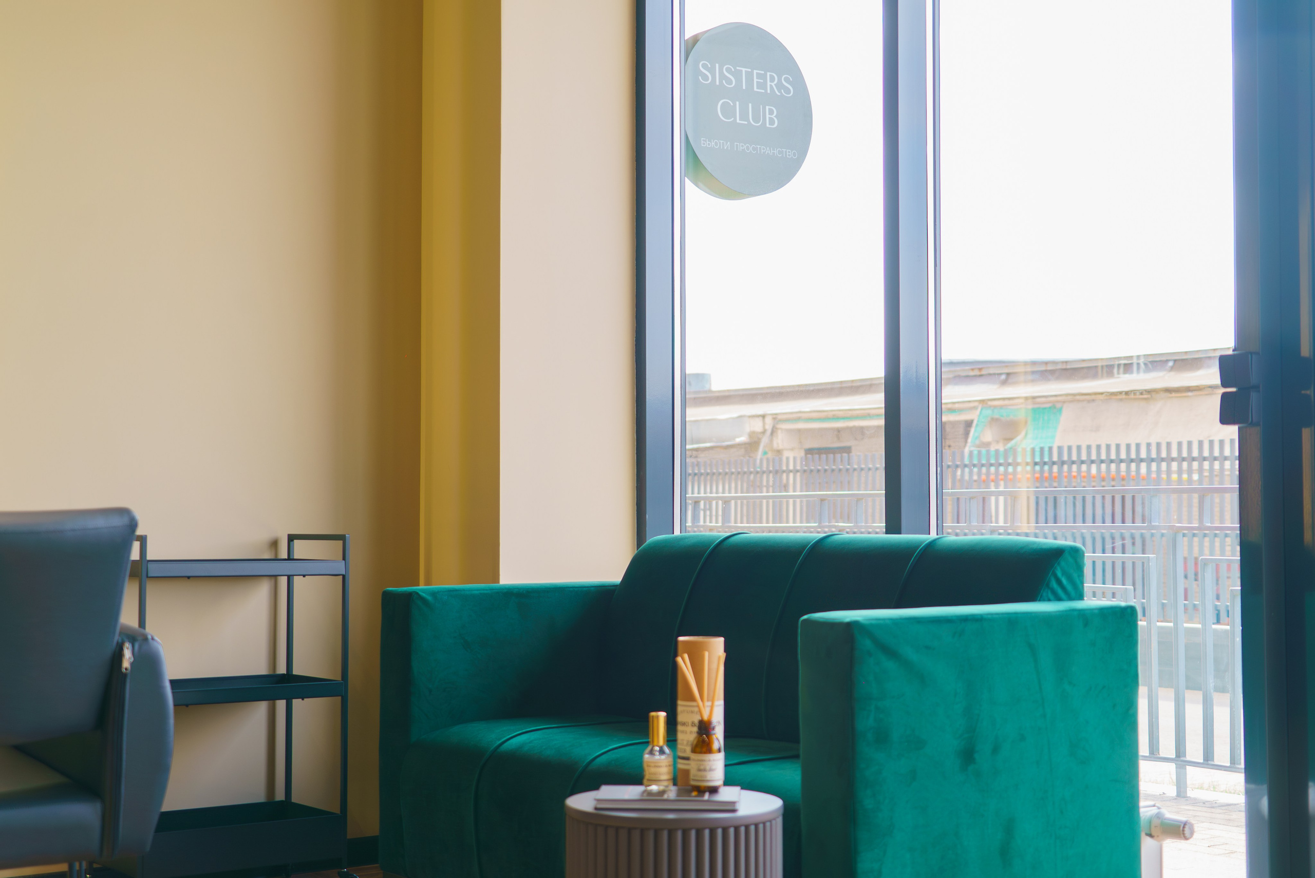 Профессиональная интерьерная фото и видео съемка студий красоты Яркая интерьерная фотосъемка для бьюти-коворкинга и студий. Шедевры для Вас! Фотограф и Видеограф в Краснодаре Пахиев Руслан