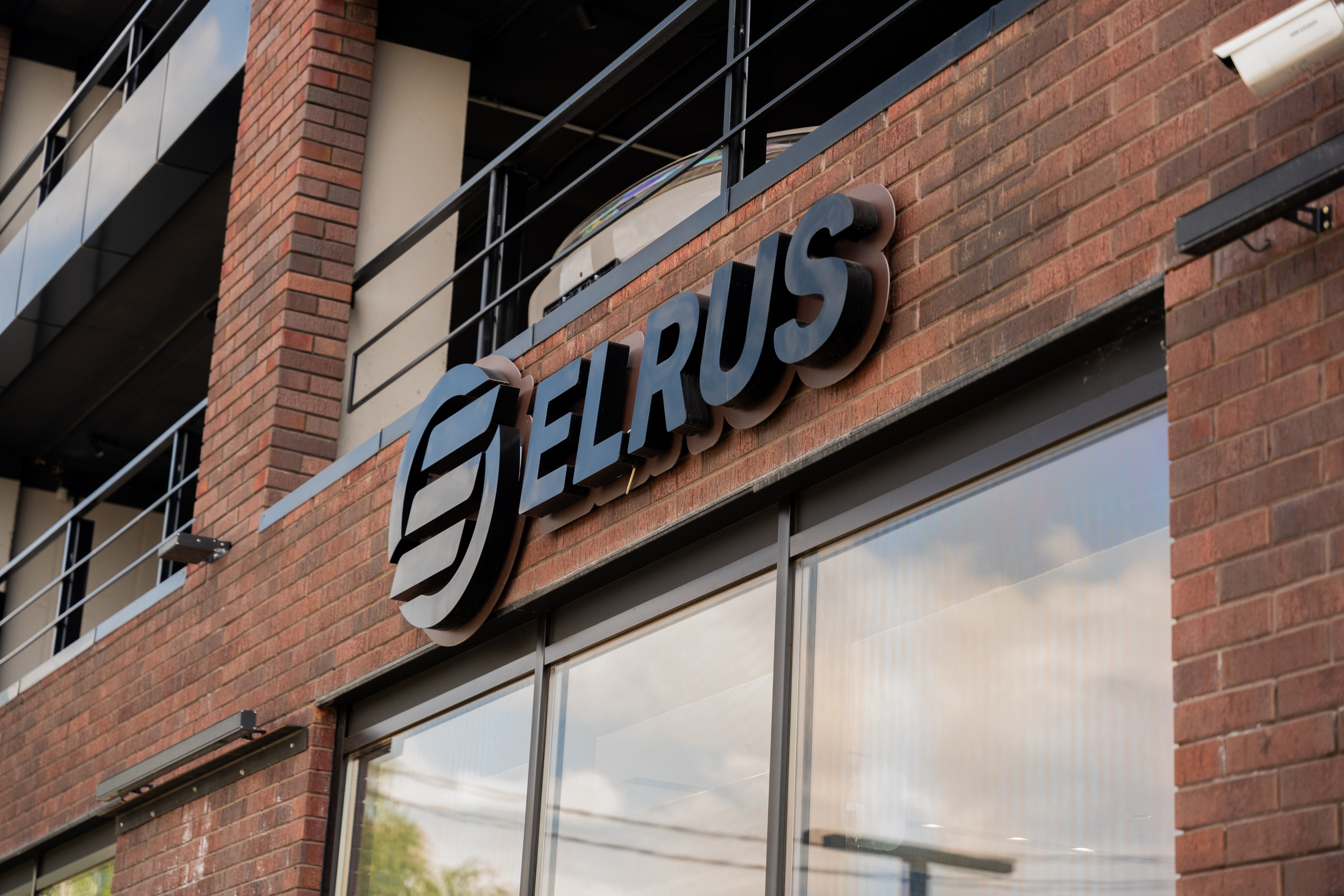 Интерьерная фотосъемка автосалона Elrus в Краснодаре. Zeekr, LiXiang Профессиональная фотосъемка интерьера премиум-автосалона в Краснодаре. Шедевры для Вас! Фотограф и Видеограф в Краснодаре Пахиев Руслан