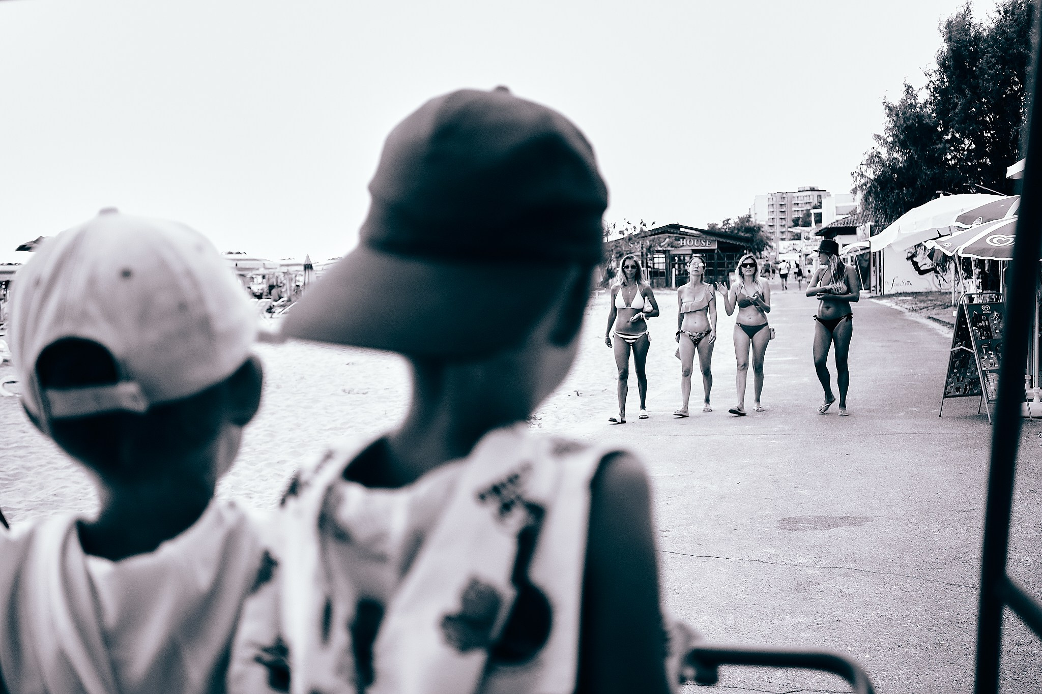 Привет! Меня зовут Слава Кравец, я репортажный фотограф в Московском регионе