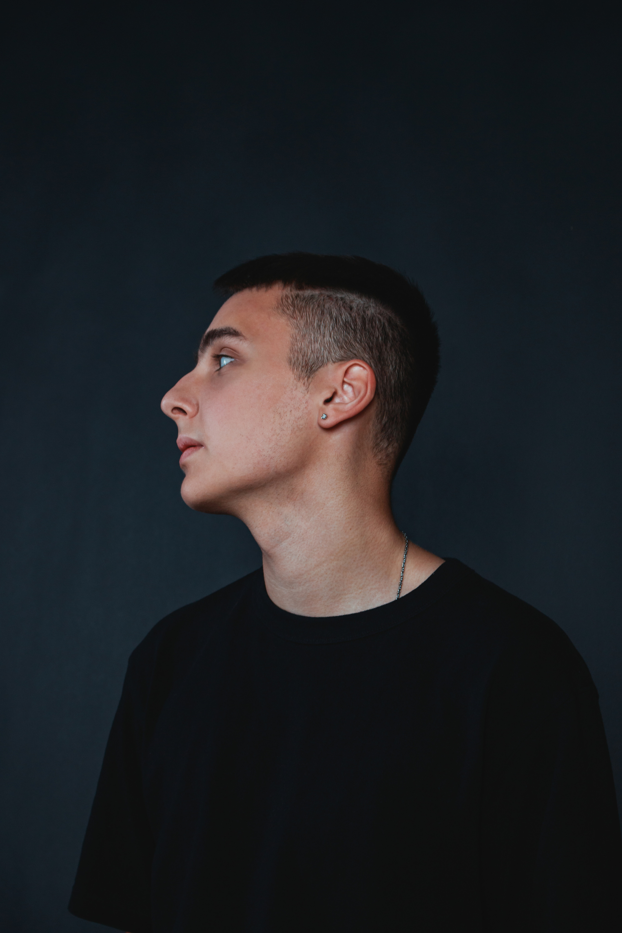 Фотосъемка артиста Дмитрия Чернова 2021г. Фотоаппарат: Canon 550D. Объектив: Canon EF-S 18-55mm f/3.5-5.6 IS STM