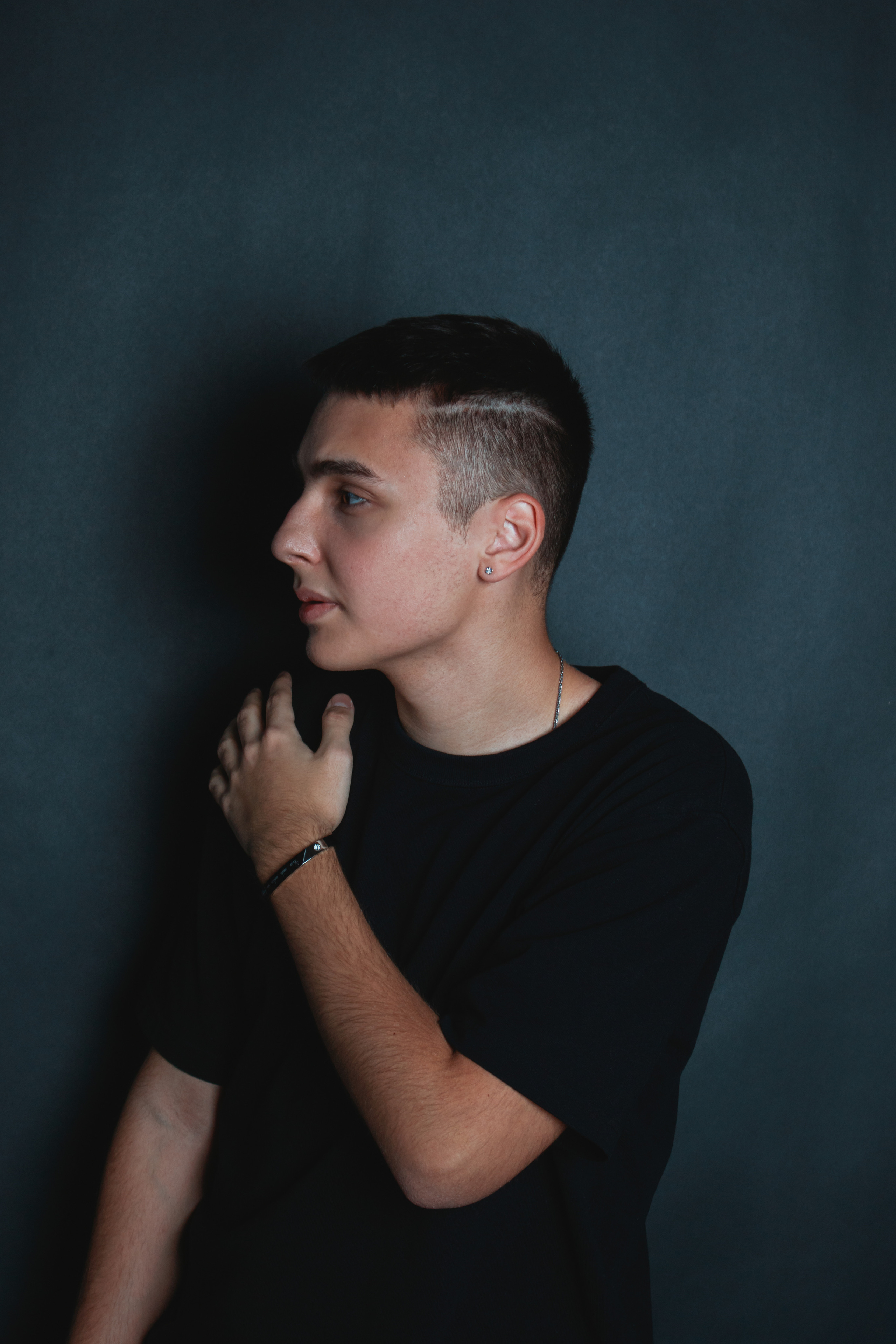 Фотосъемка артиста Дмитрия Чернова 2021г. Фотоаппарат: Canon 550D. Объектив: Canon EF-S 18-55mm f/3.5-5.6 IS STM