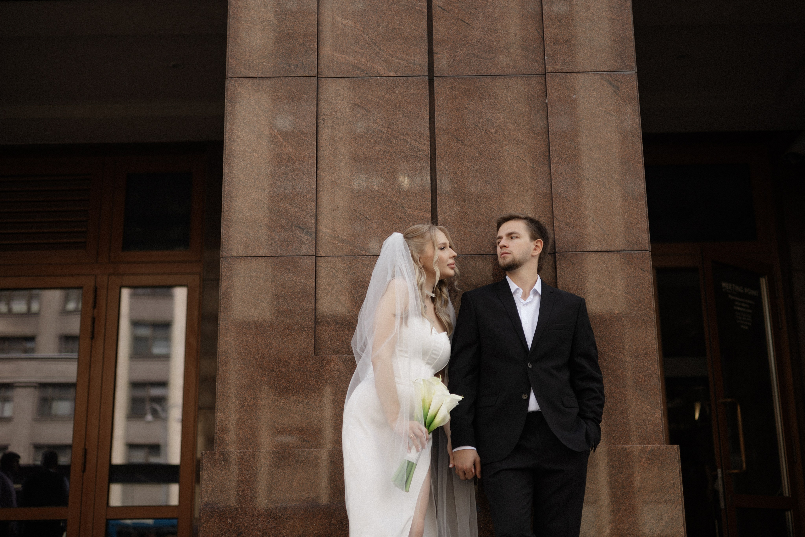 Арина и Дима. Сборы, роспись и прогулка. Свадебный и портретный фотограф в Москве Анастасия Масюк