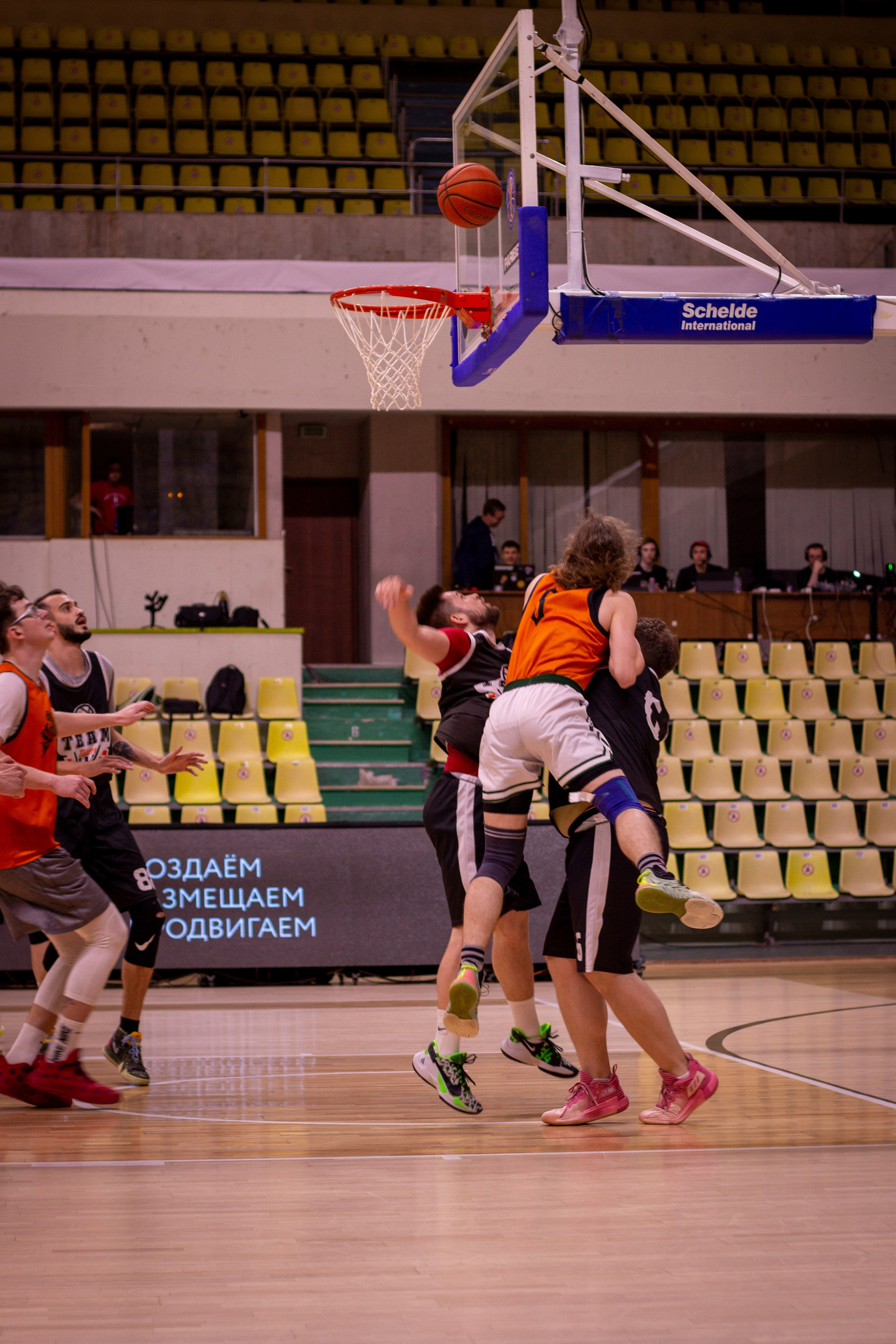 Фоторепортаж баскетбольного матча. Портретный и репортажный фотограф в Москве Кира Елинова