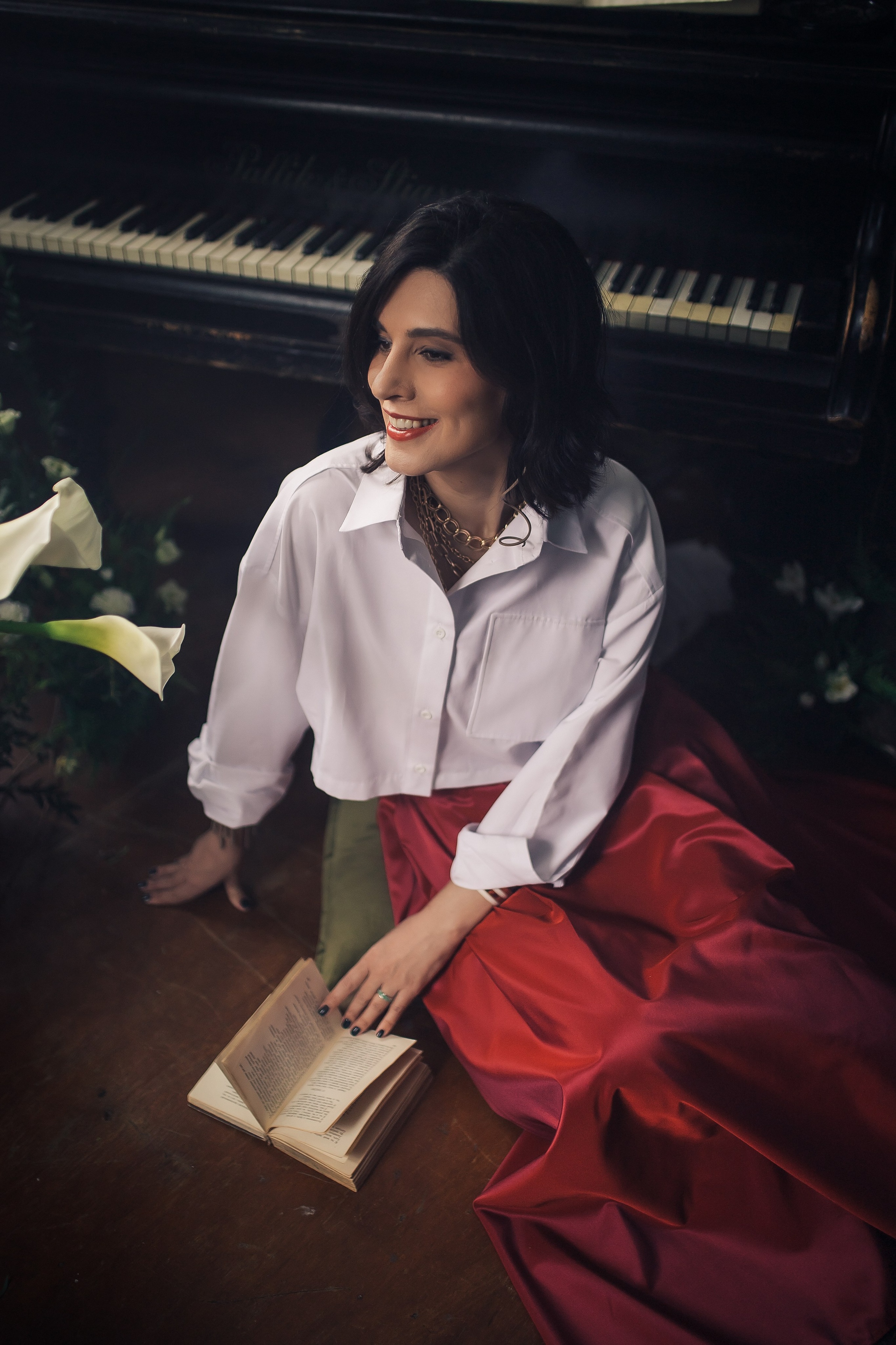 Ольга в комнате с роялем. Фотограф в Москве Наталья Спиридонова