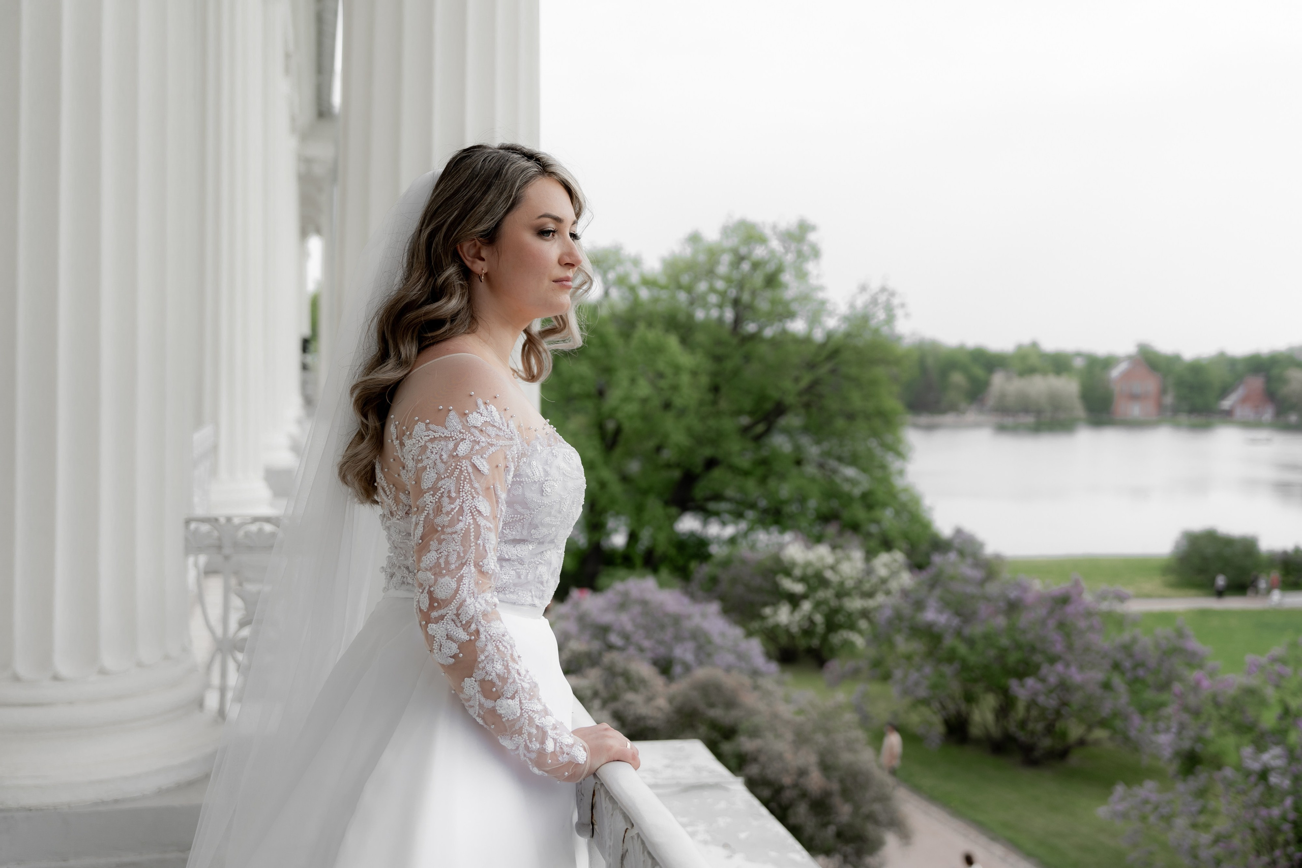 Красивые места для свадебной фотосессии летом в Санкт-Петербурге. Свадебный фотограф Александр Невский в Санкт-Петербурге