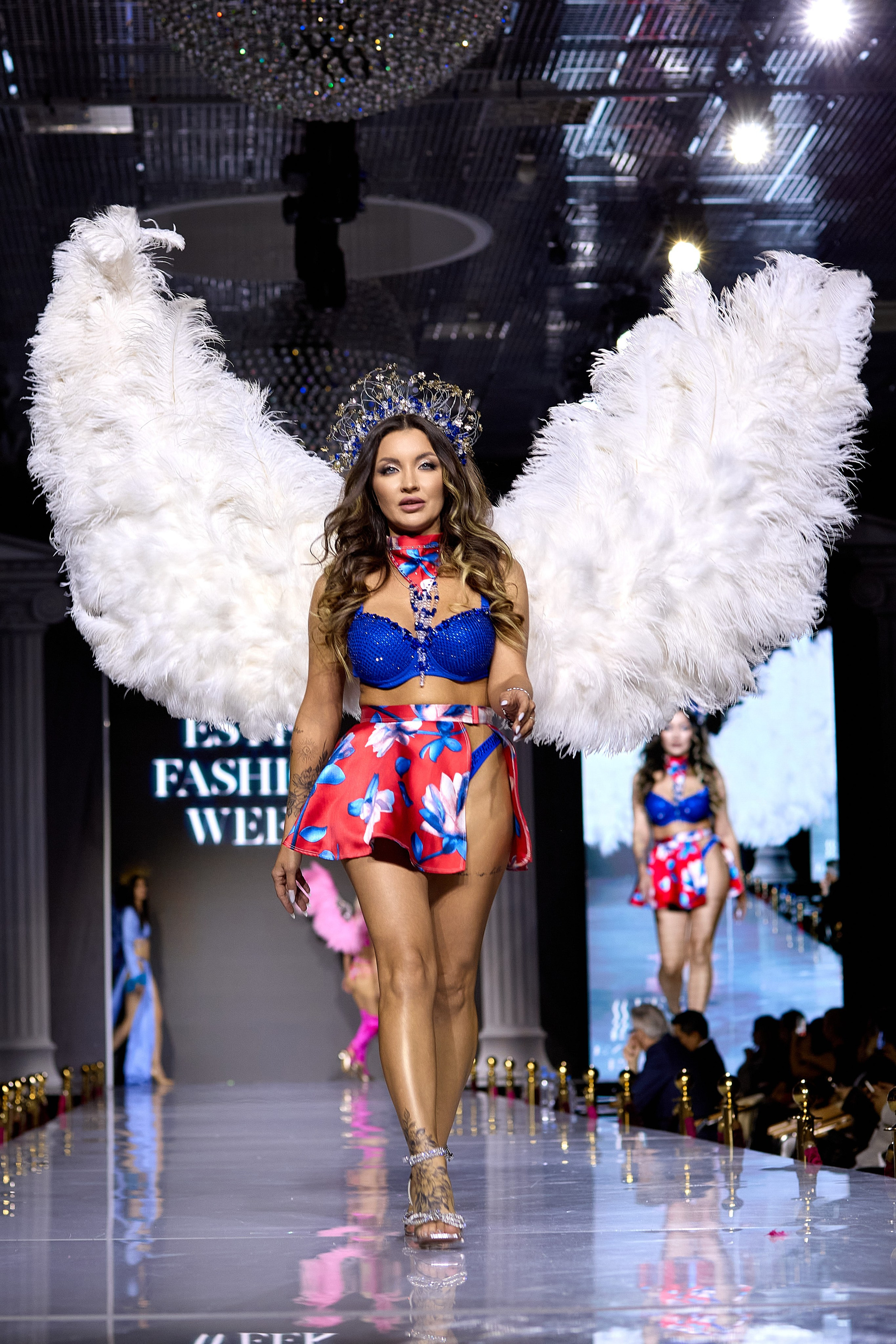 Показ в стиле Victoria's Secret | Ювелирная неделя моды «Эстет»