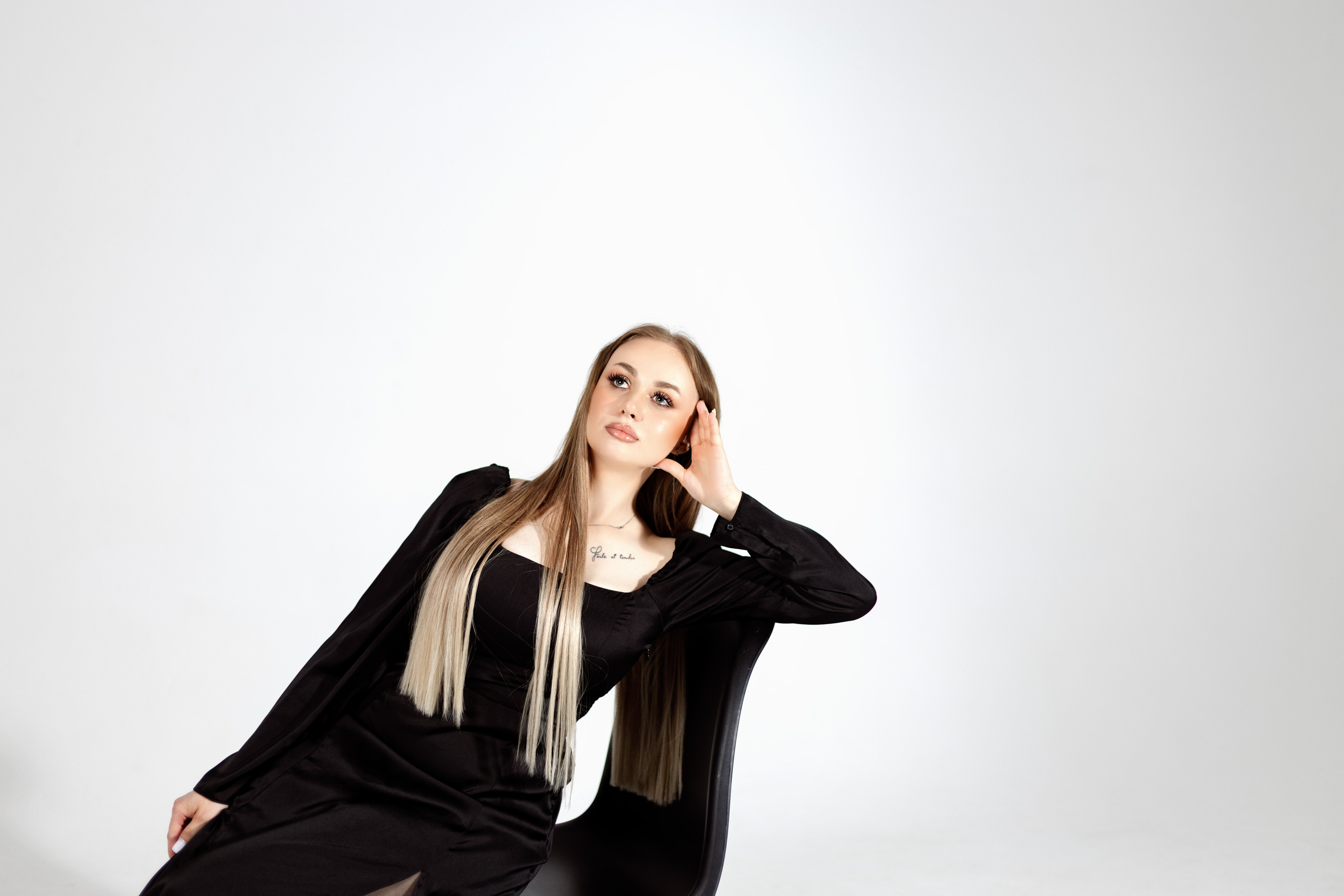 Фотосессия в студии для Елизаветы. Женский фотограф в Орске Новотроицке Динара Долганова