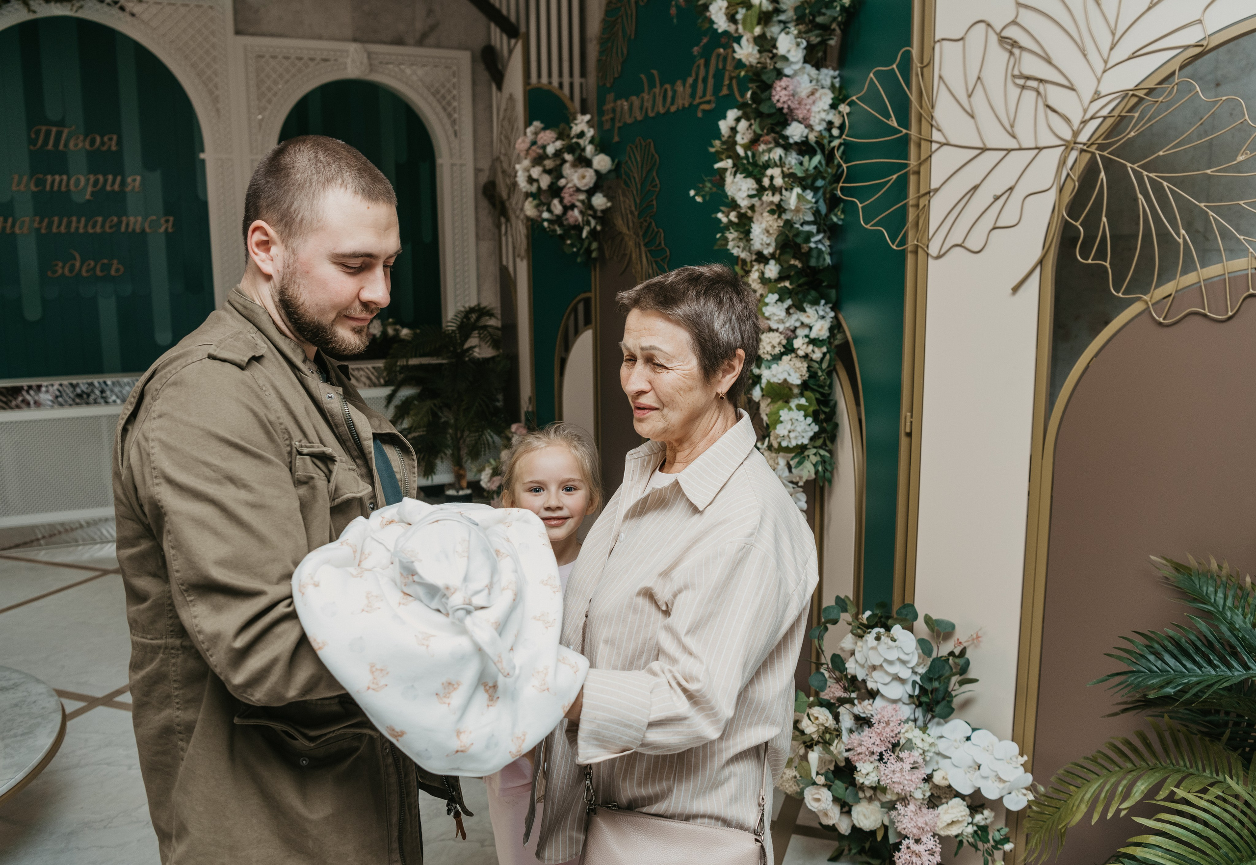 Выписка Евы в ЦКБ. Фотограф на выписку из роддома в Москве и МО