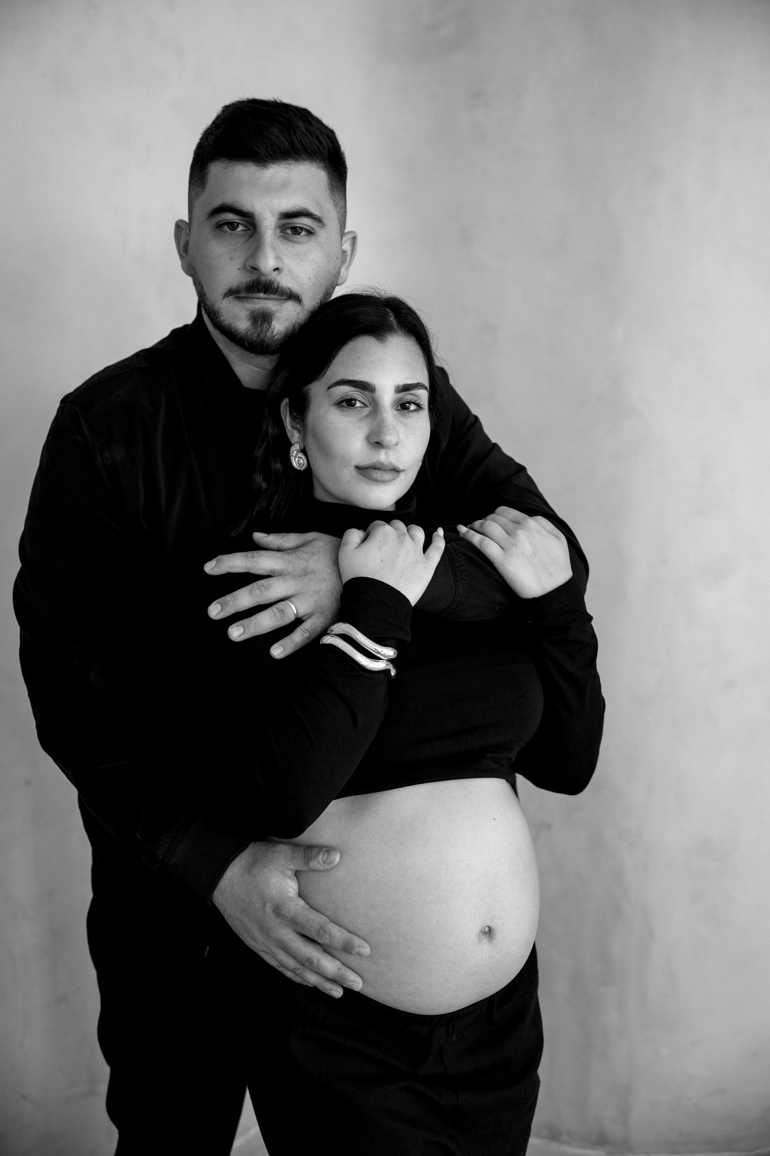 Pregnancy photoshoot inside the Grey Studio. Главная