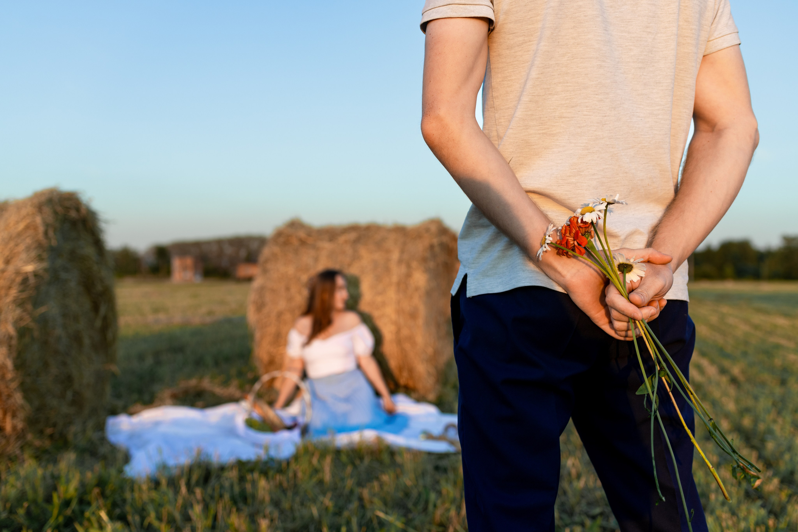 Алена + Алексей в поле с тюками. Фотограф в Москве/Зарайске Шахова Марина