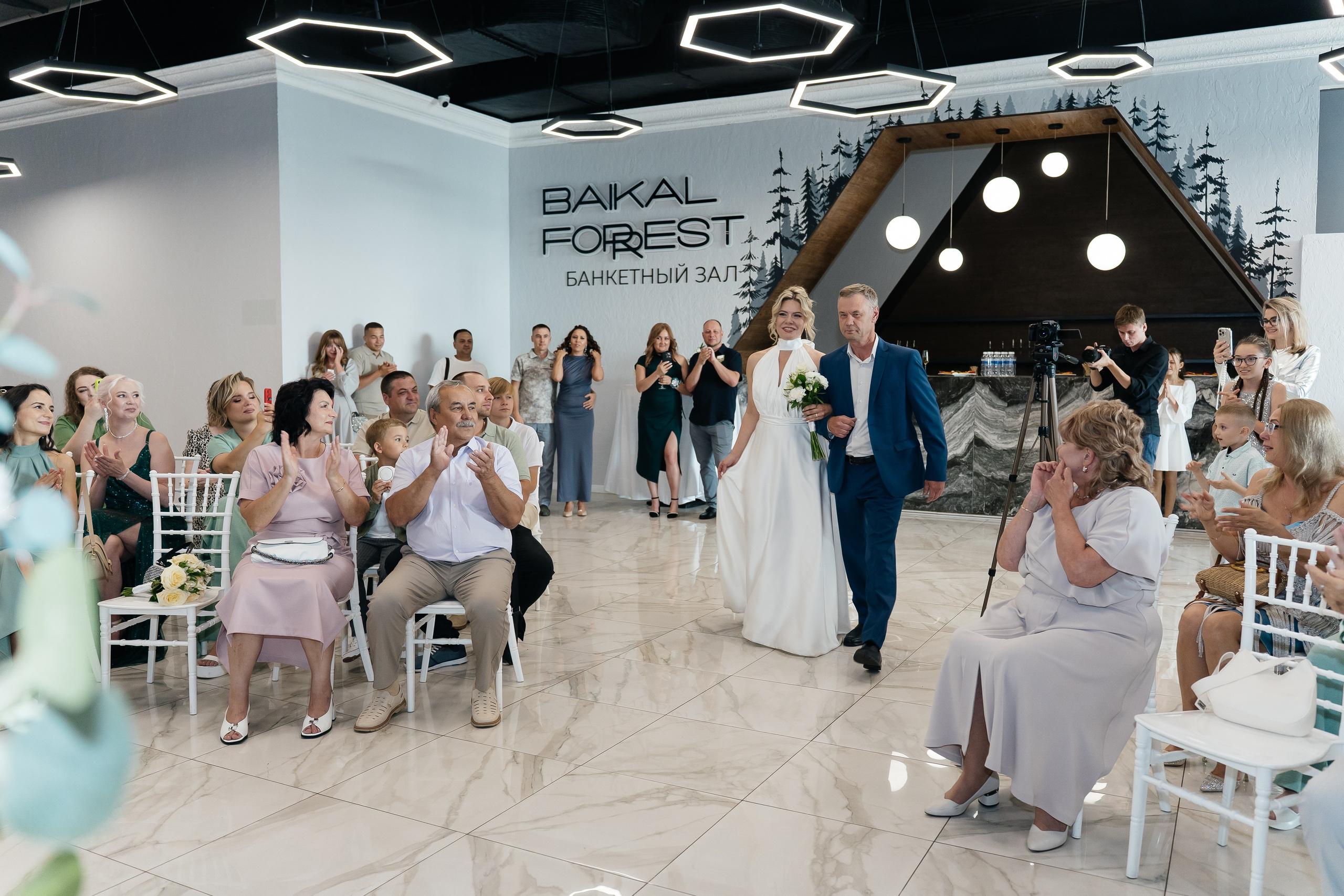 В отели. Для тех, кто не ждёт удачи, а создаёт её. Каждая фотосессия — это твой момент, твой стиль, твой успех. 📸