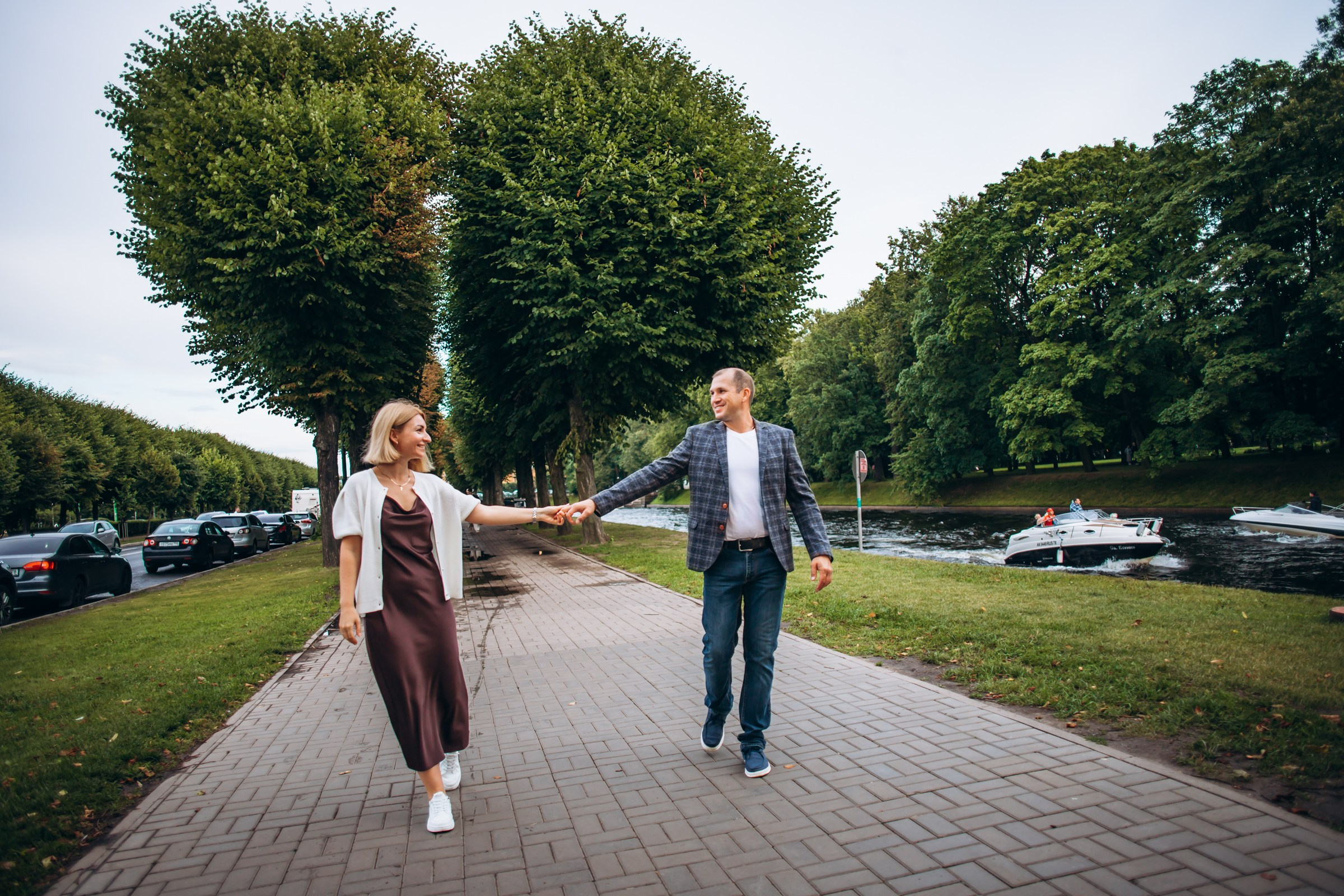 Иван и Дарья в августе. Фотопрогулка в Петербурге. Индивидуальный и семейный фотограф в Санкт-Петербурге