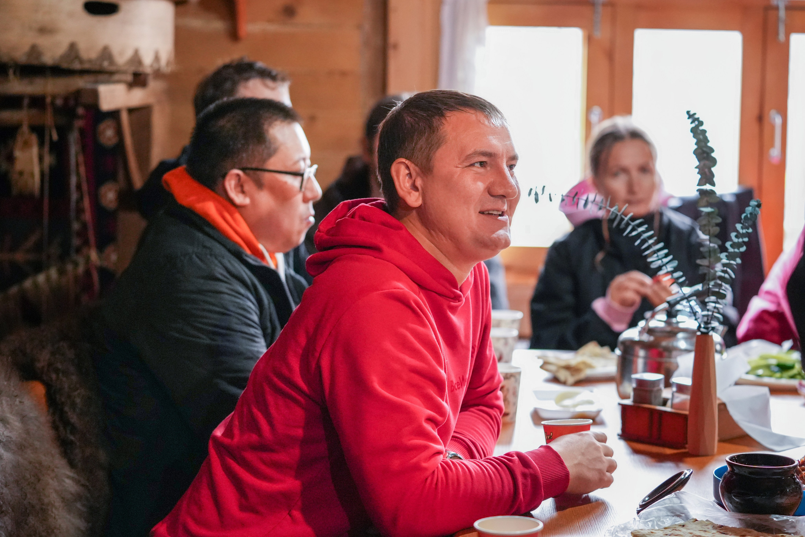 MICE мероприятие — хайкинг на курорте Роза Хутор. Репортажный фотограф в Красной Поляне и Сочи Павлюченко Екатерина