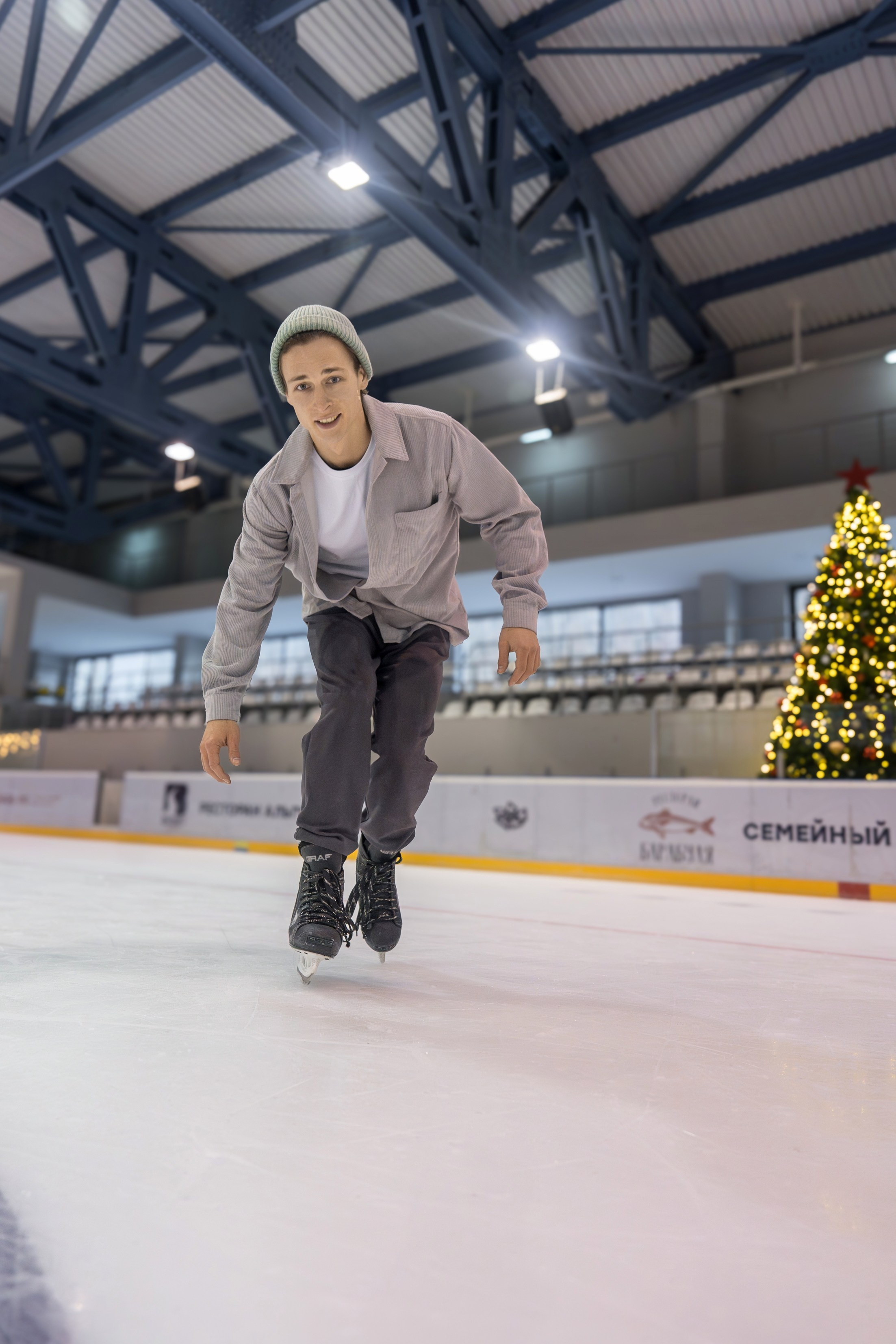 Контент съемка на катке для курорта Роза Хутор. Репортажный фотограф в Красной Поляне и Сочи Павлюченко Екатерина