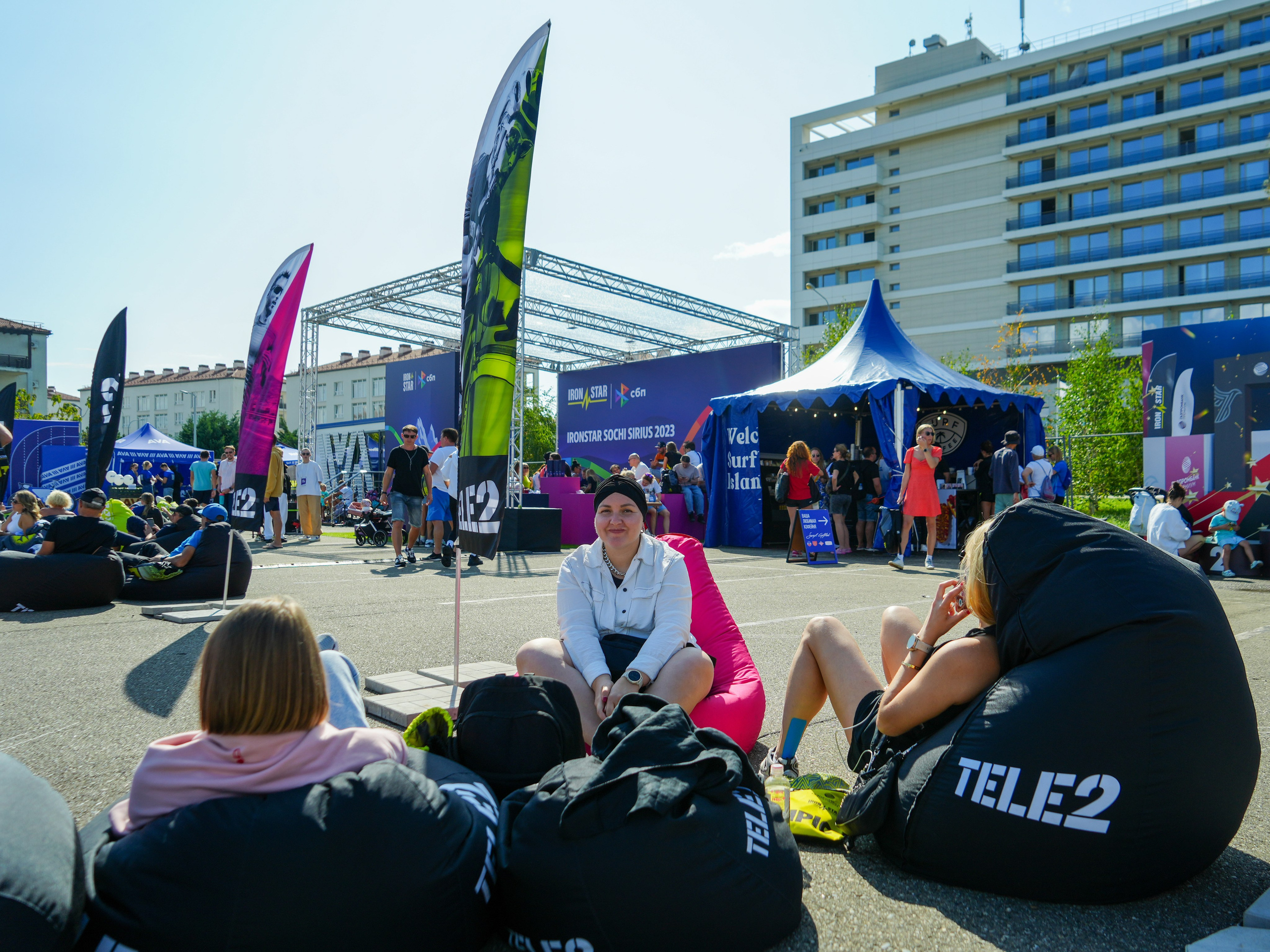 Фотоотчет партнерской интеграции для компании TELE2 на фестивале Ironstar. Репортажный фотограф в Красной Поляне и Сочи Павлюченко Екатерина