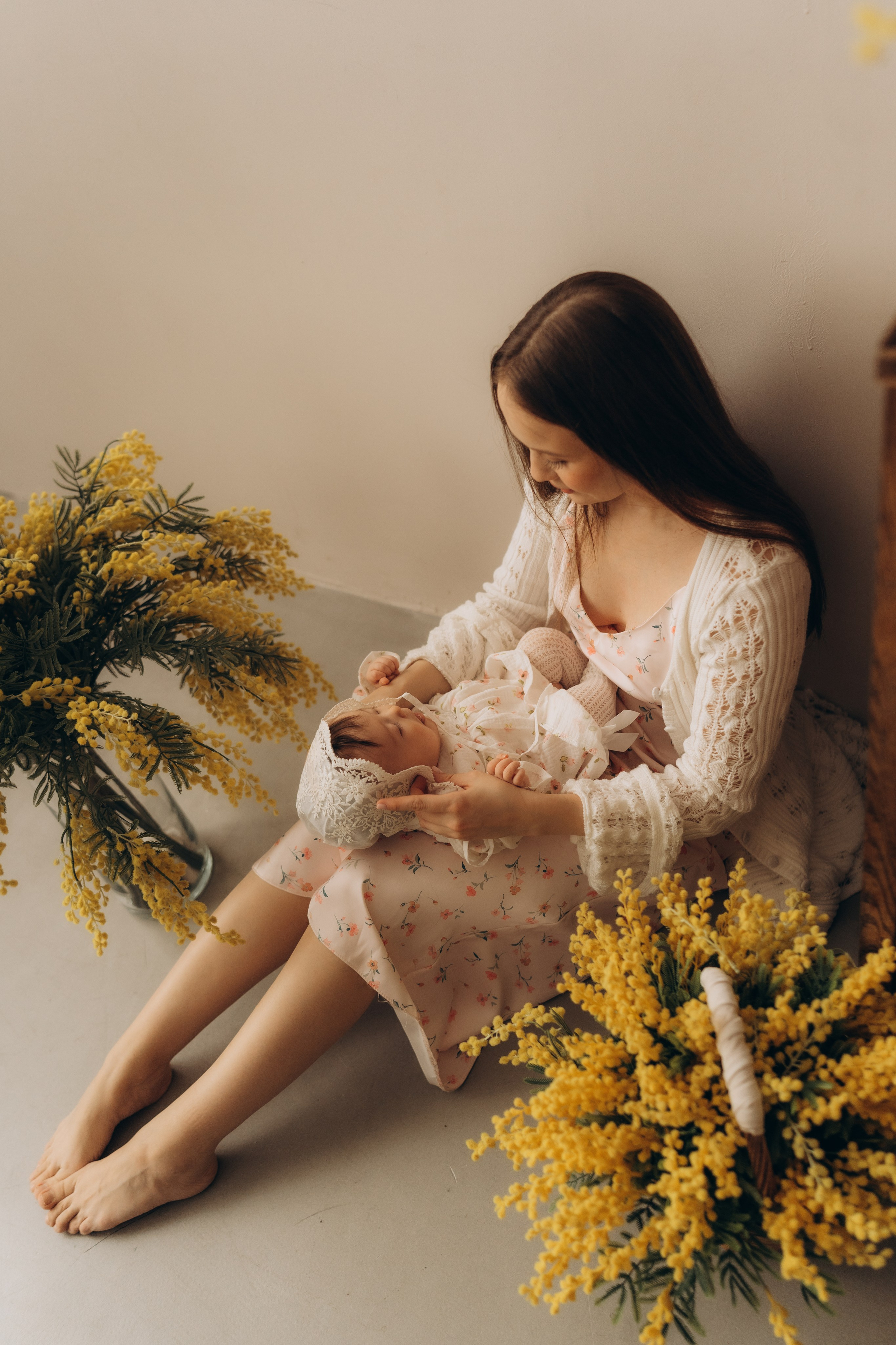 Мама с дочкой и мимозы. Семейный фотограф в Казани