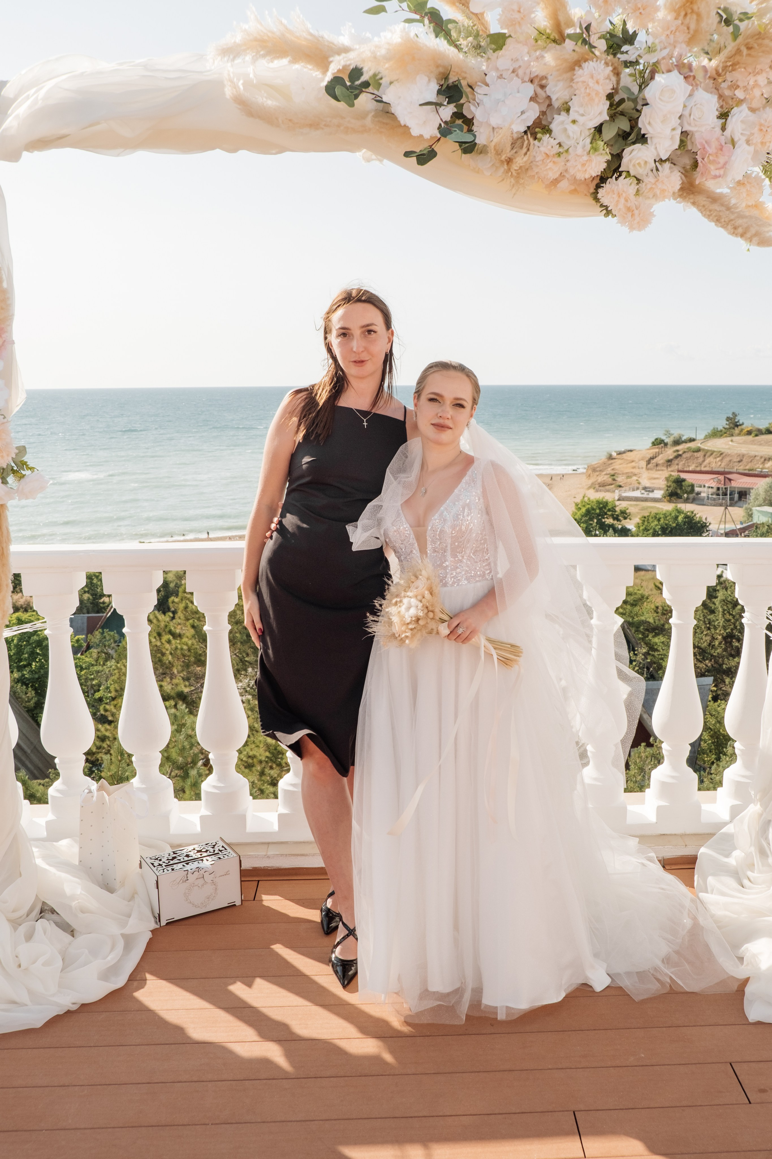 Свадебный ретопртаж. Профессиональная фотосъемка в Крыму. Натуральные эмоции и живые кадры. Забронируйте дату прямо сейчас!