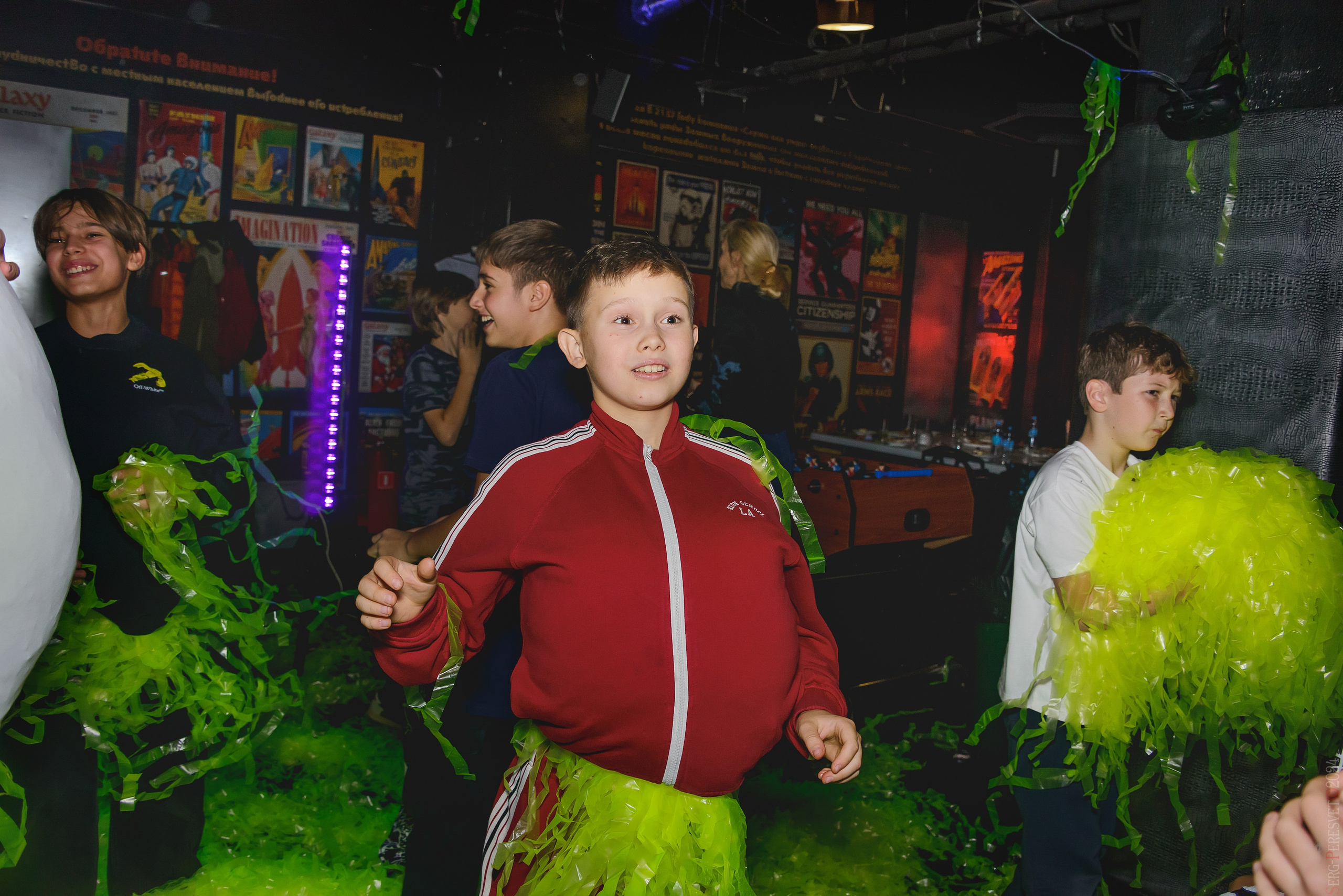 День рождения — шоу 2024-25: мафия, сахарная вата, бумажная дискотека, пиньята, зеркальный лабиринт. Ваш фотограф на праздник в Москве, Раменском, Жуковском, Люберцах