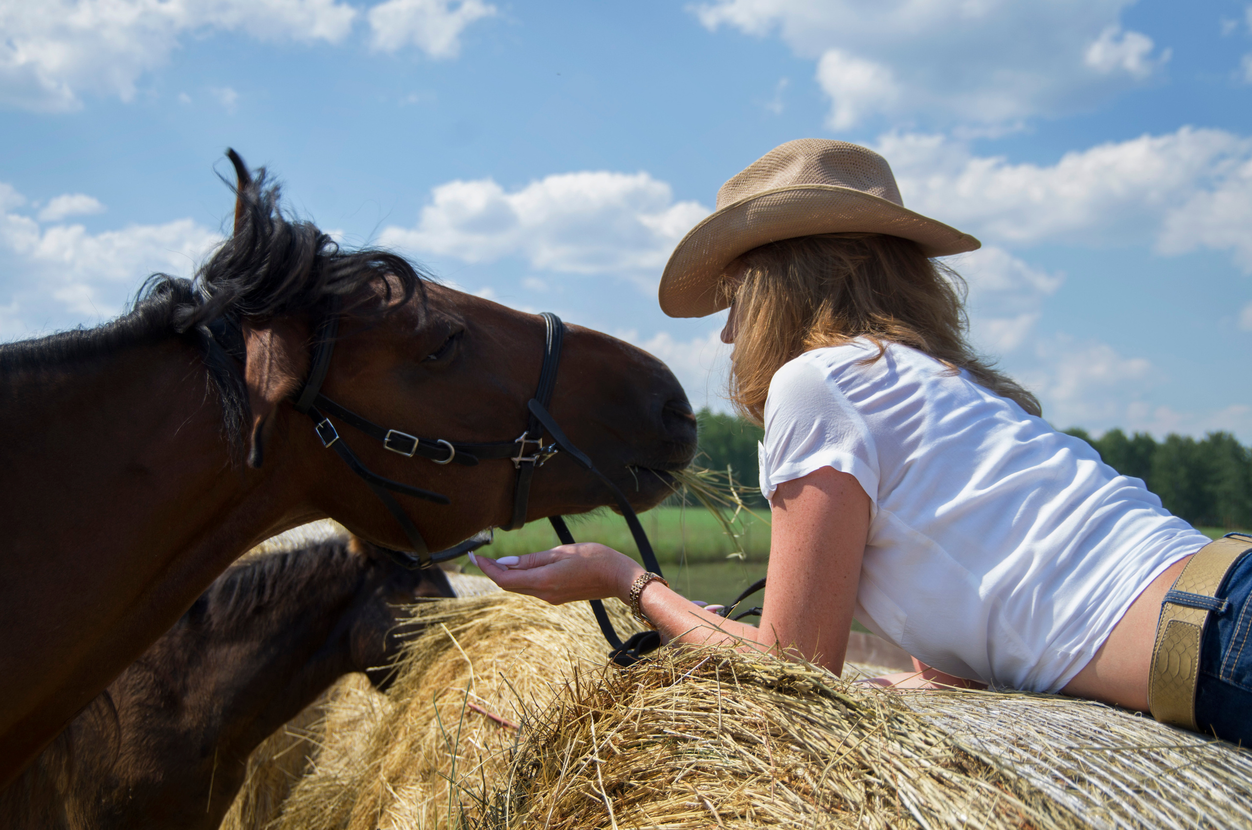 Ковбойская девчонка. Фотограф Марина Доглядная Челябинск фотосессии с лошадьми, мотоциклами