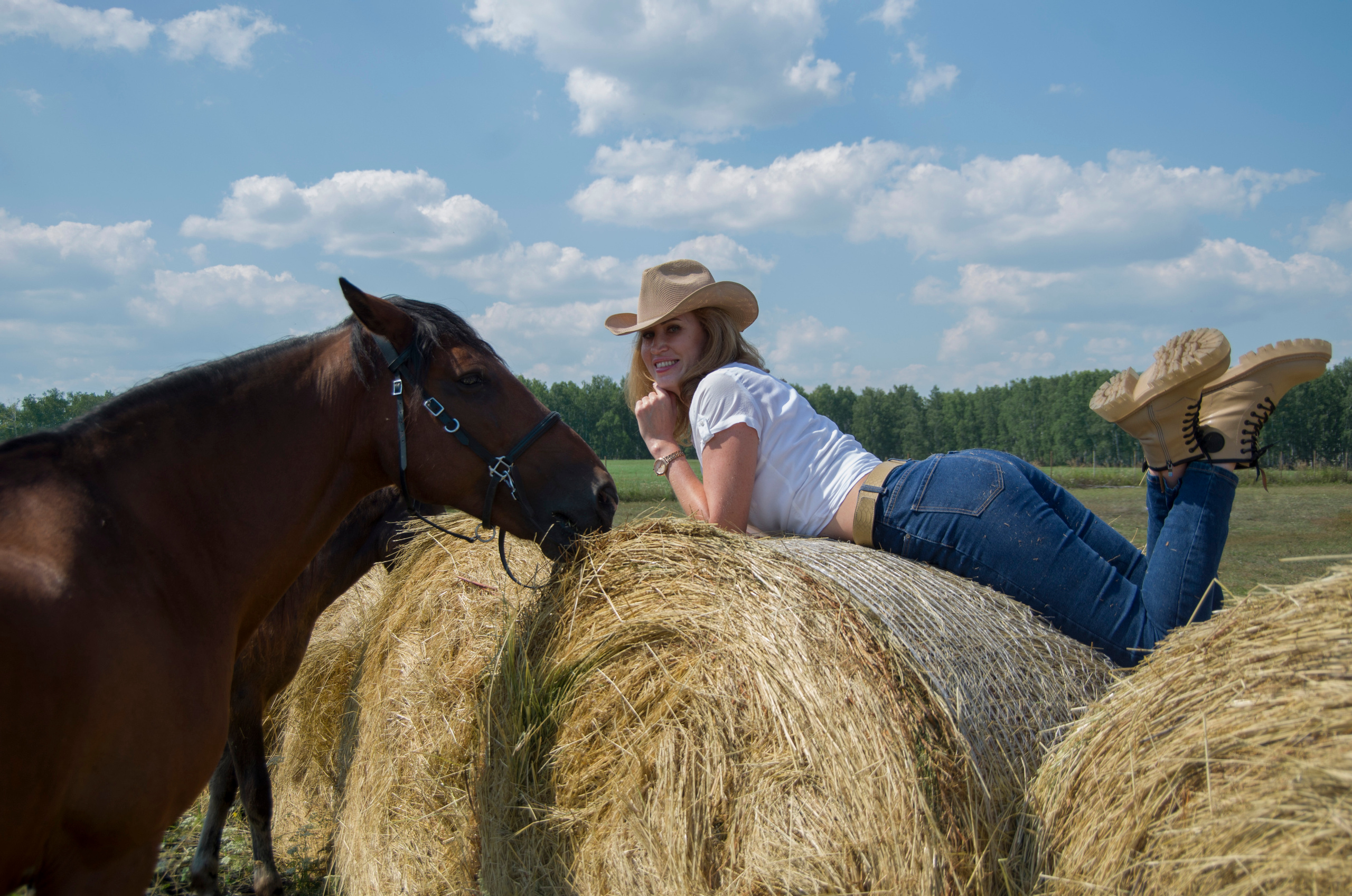 Ковбойская девчонка. Фотограф Марина Доглядная Челябинск фотосессии с лошадьми, мотоциклами