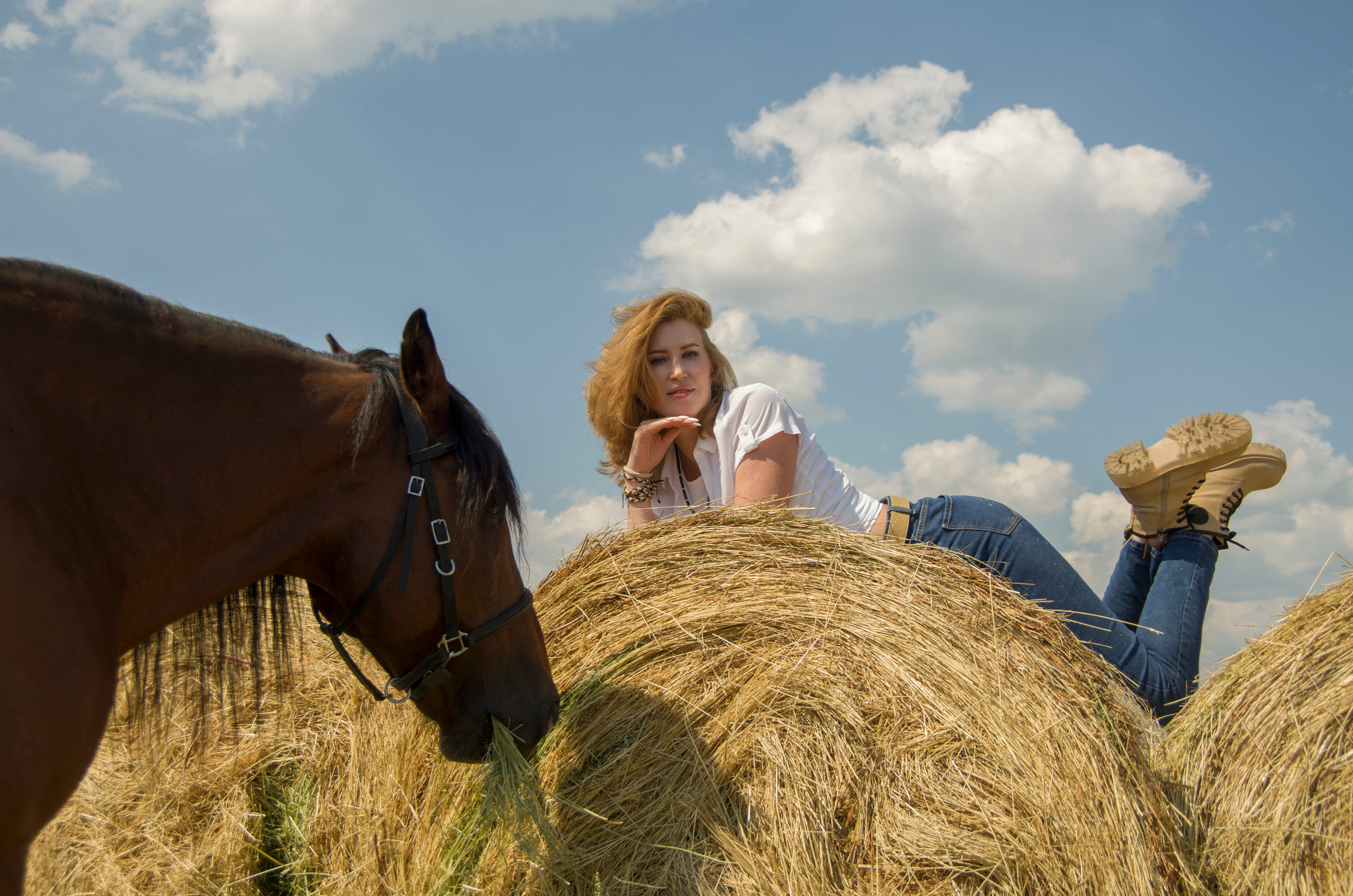 Ковбойская девчонка. Фотограф Марина Доглядная Челябинск фотосессии с лошадьми, мотоциклами