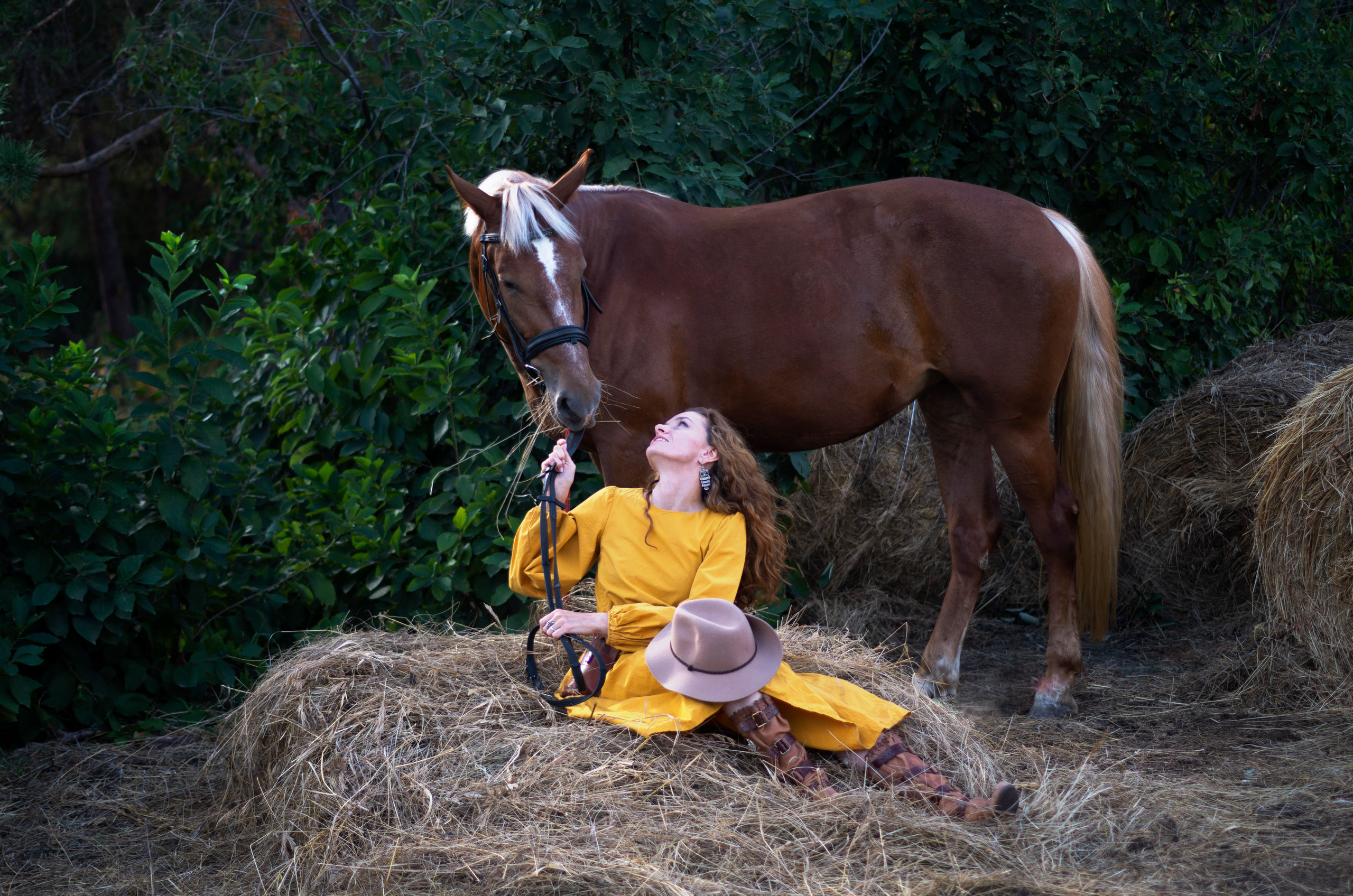 Солнечное кантри. Фотограф Марина Доглядная Челябинск фотосессии с лошадьми, мотоциклами