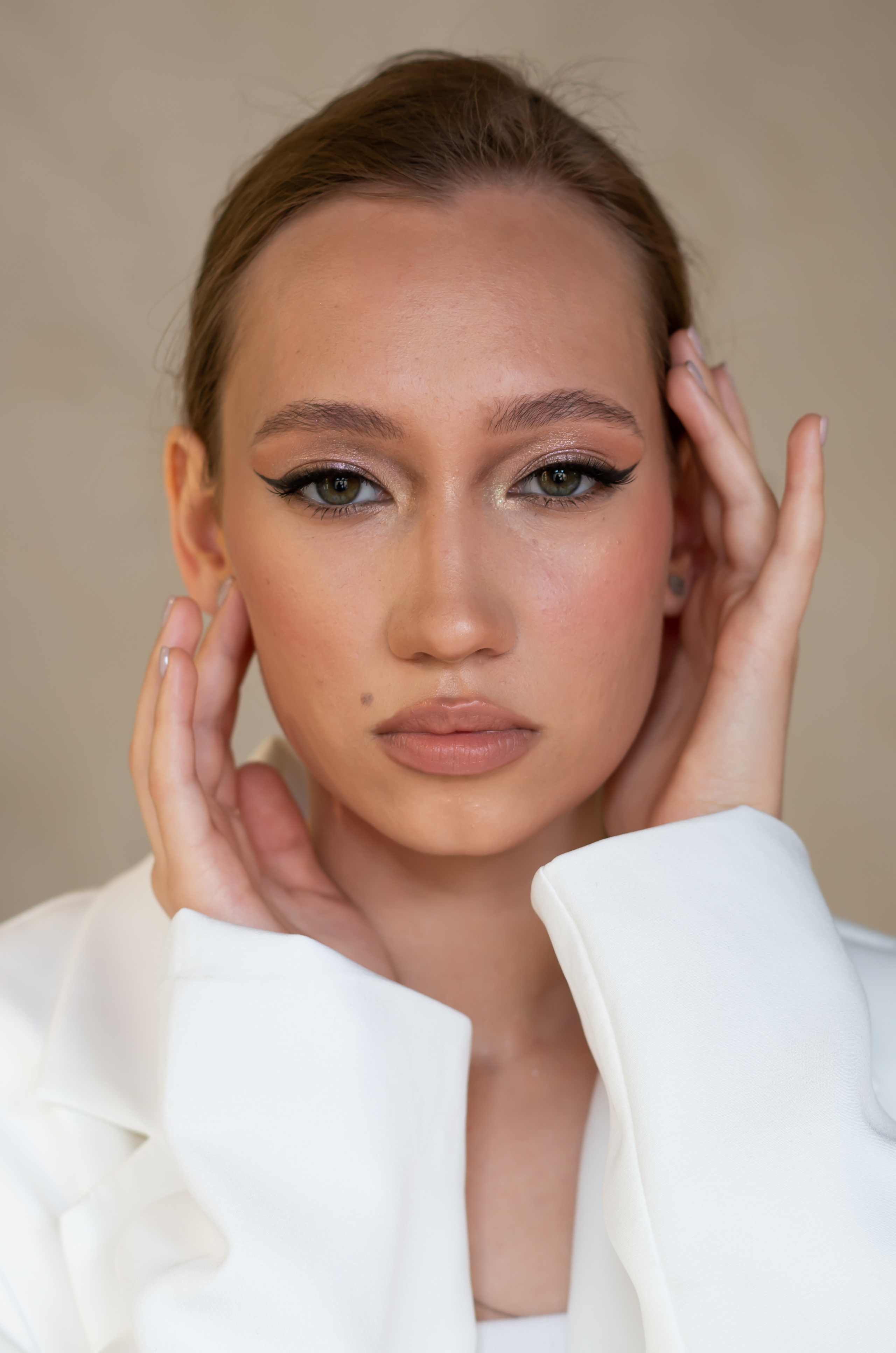 Женский портрет: classic. Фотограф Марина Доглядная Челябинск фотосессии с лошадьми, мотоциклами