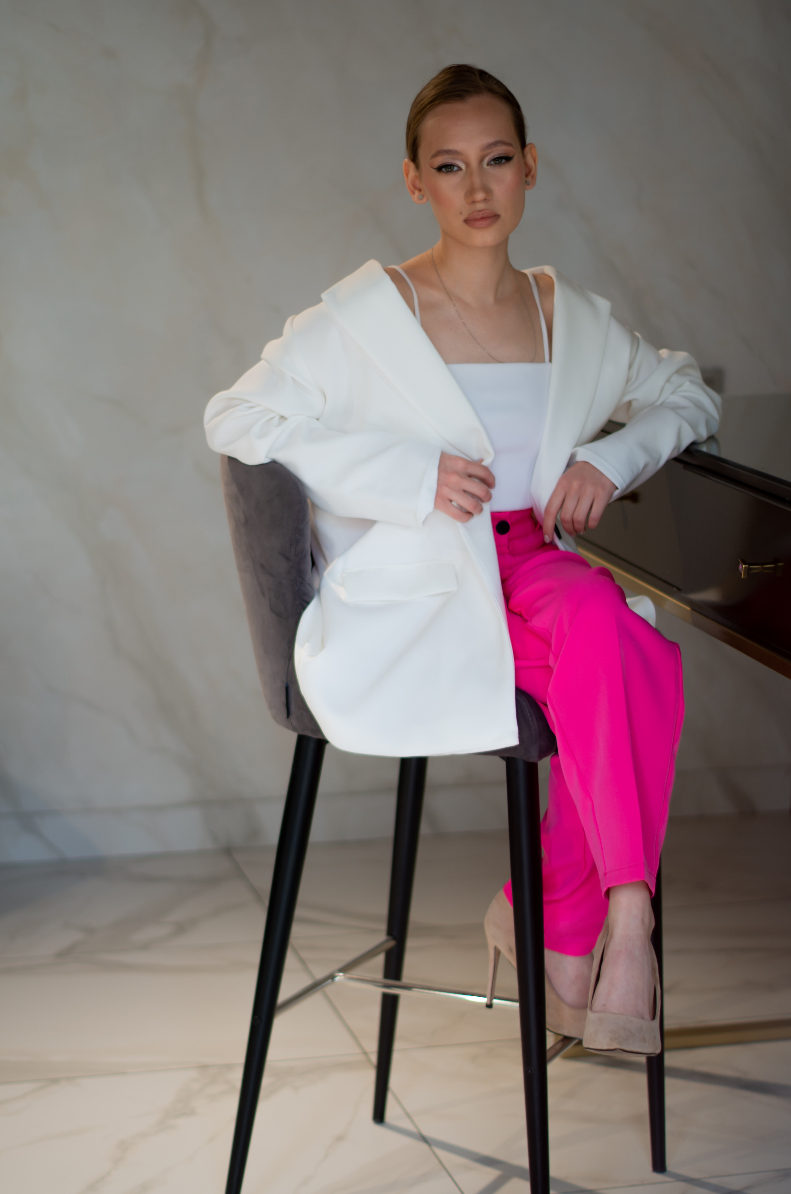 Женский портрет: classic. Фотограф Марина Доглядная Челябинск фотосессии с лошадьми, мотоциклами