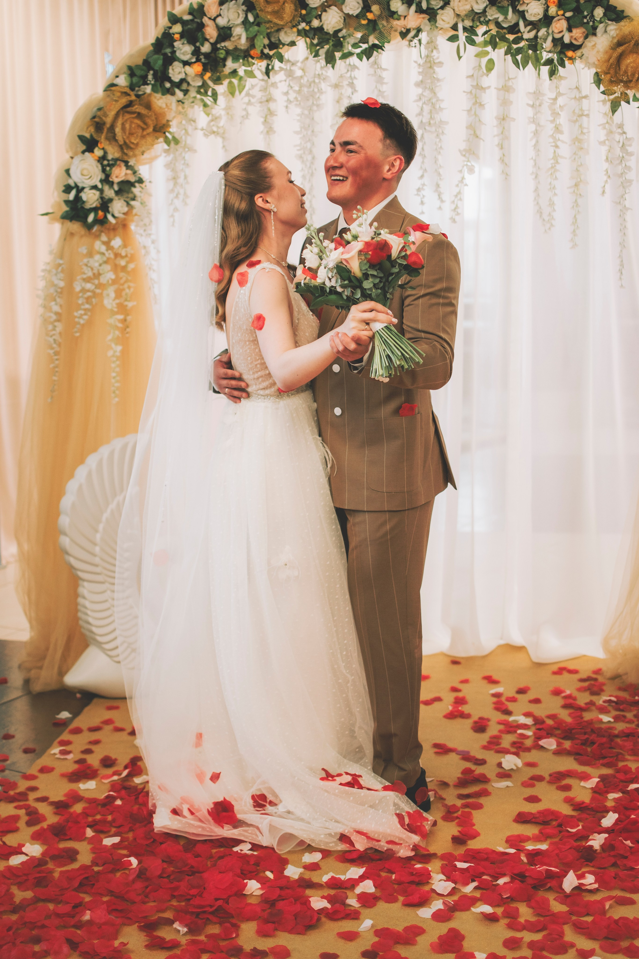 Альберт и Анастасия (Студийная фотосессия, роспись в ДК Нефтяник + фотосессия с гостями). Семейный и свадебный фотограф Губкинский и Ставрополь