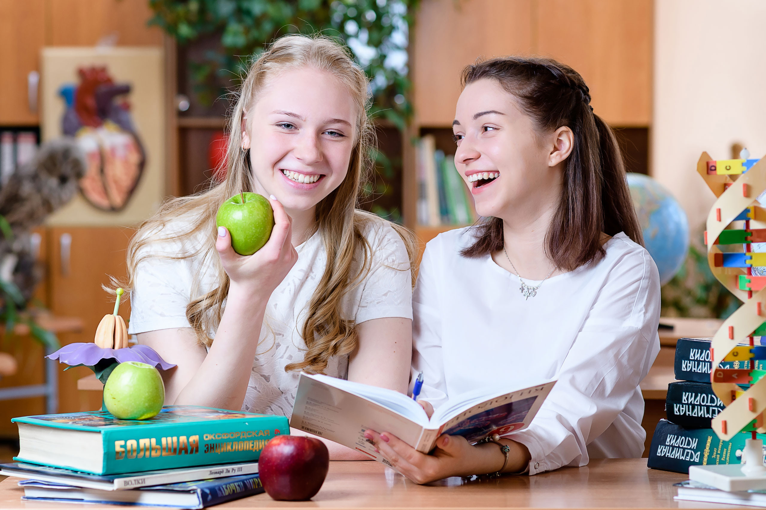 Фотоальбомы для старшеклассников 9-11 класс. Профессиональный фотограф в г. Красноярске Татьяна Арлакова