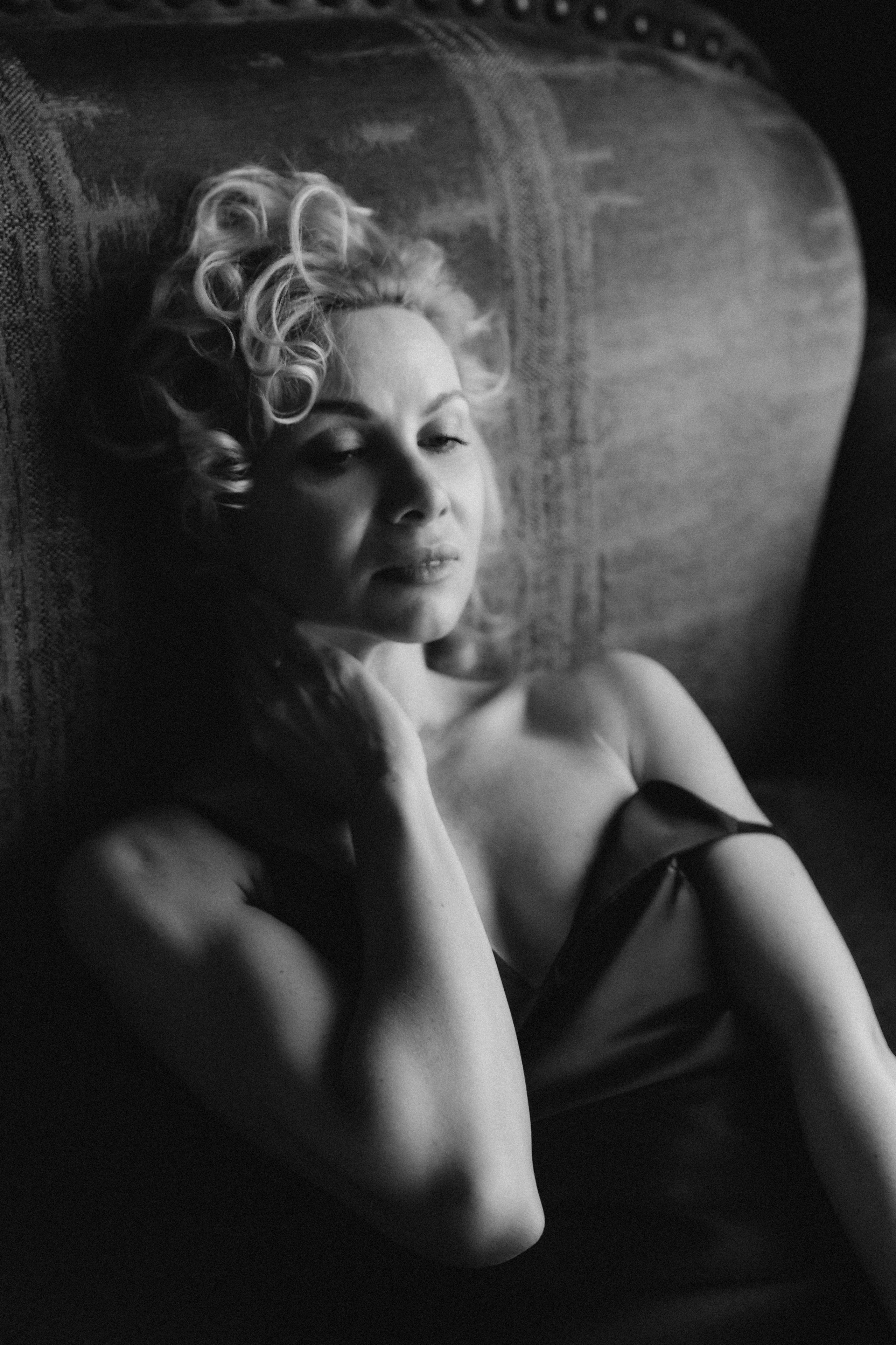 Женский портрет в студии с естественным светом. Фотограф Санкт-Петербург Светлана Вежновец