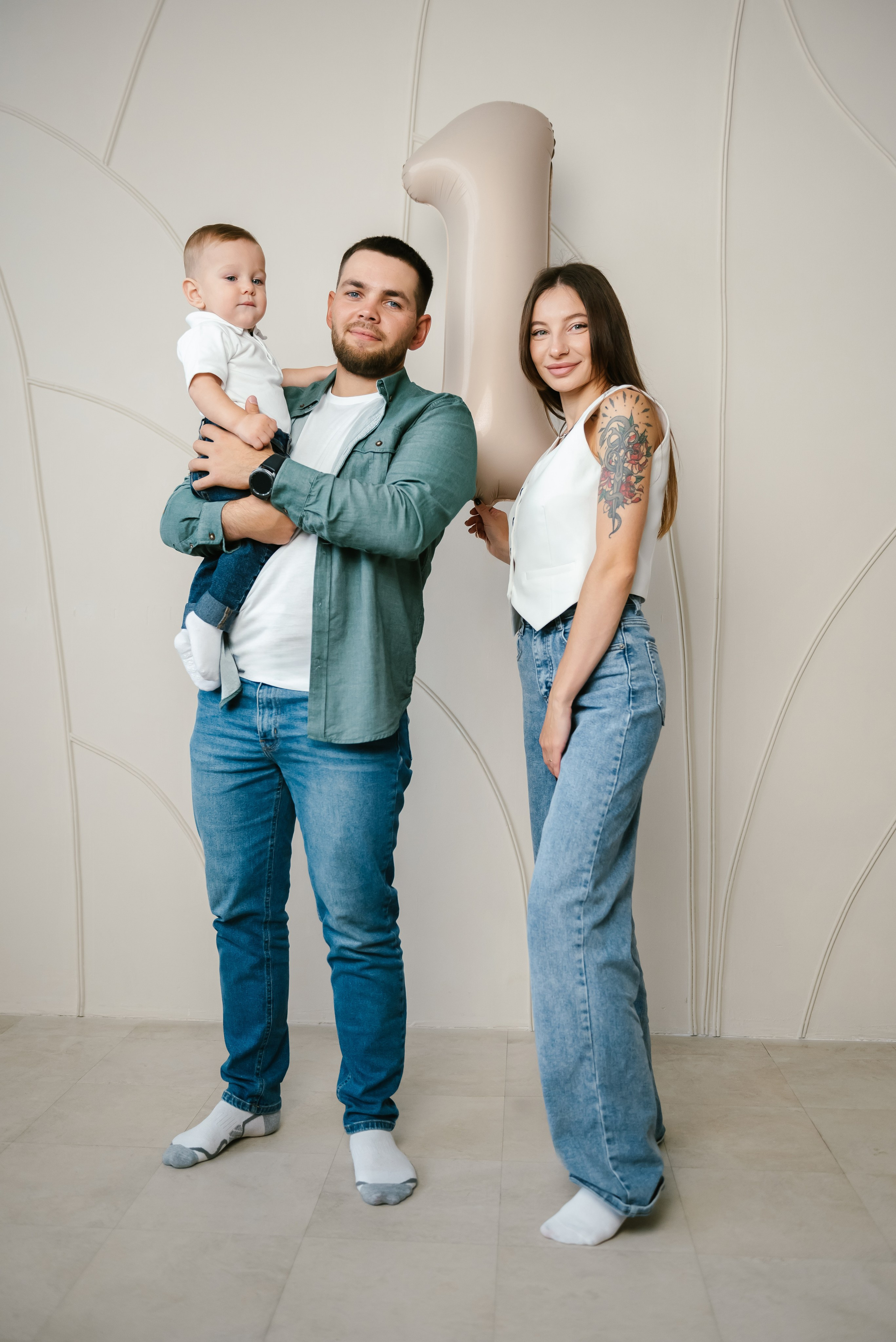 Семейная фотосессия в студии WOOD Кемерово