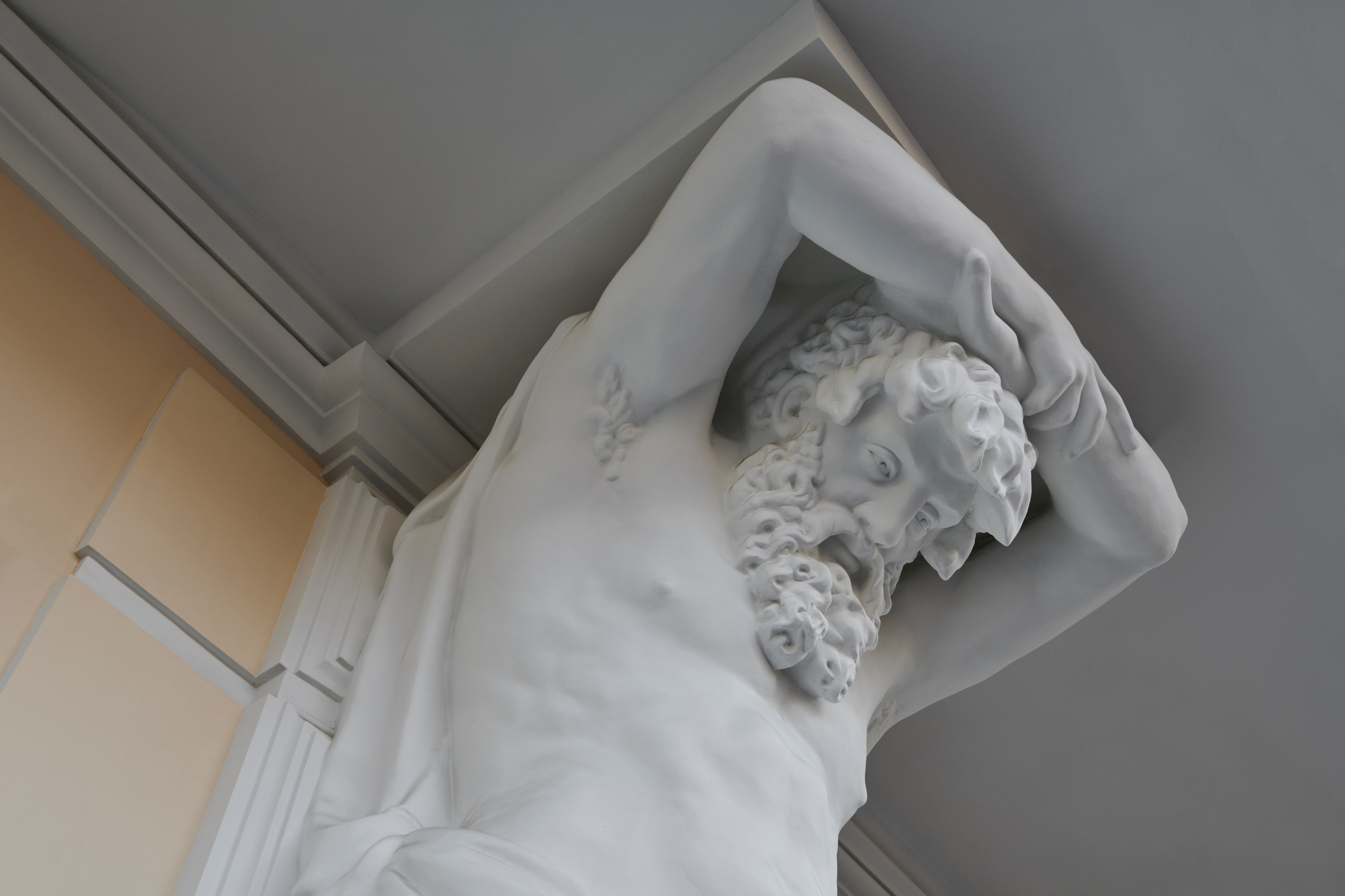 Дом с Атлантами. Фотограф для дизайнеров, застройщиков и бизнеса — интерьеры и архитектура — Свободный Роман в Москве и по России